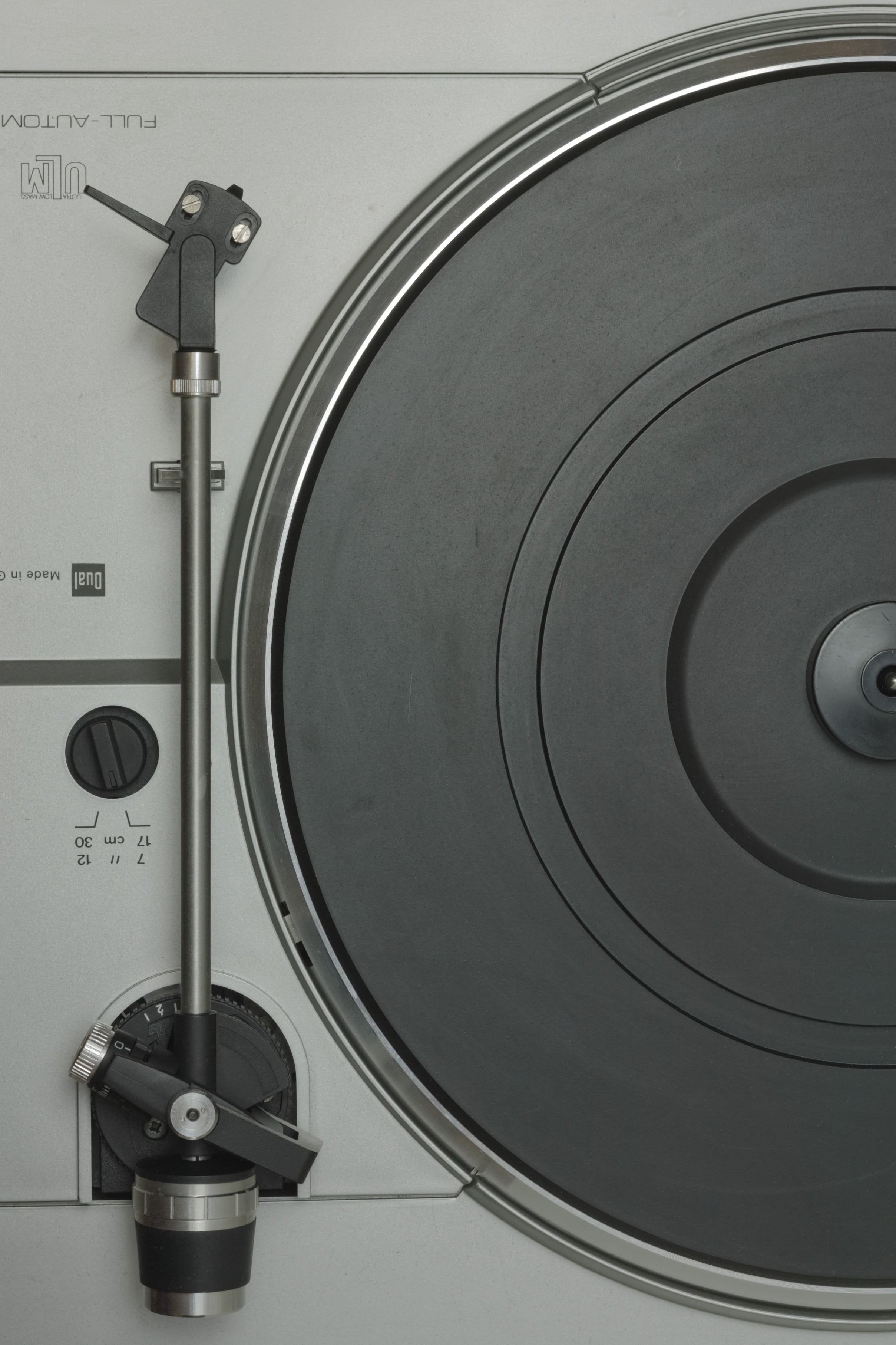 power supply, turntable, single object, no people, vintage, phonograph, connection, music, retro, 2K, classic, platter, equipment, arts culture and entertainment, Phone HD Wallpaper
