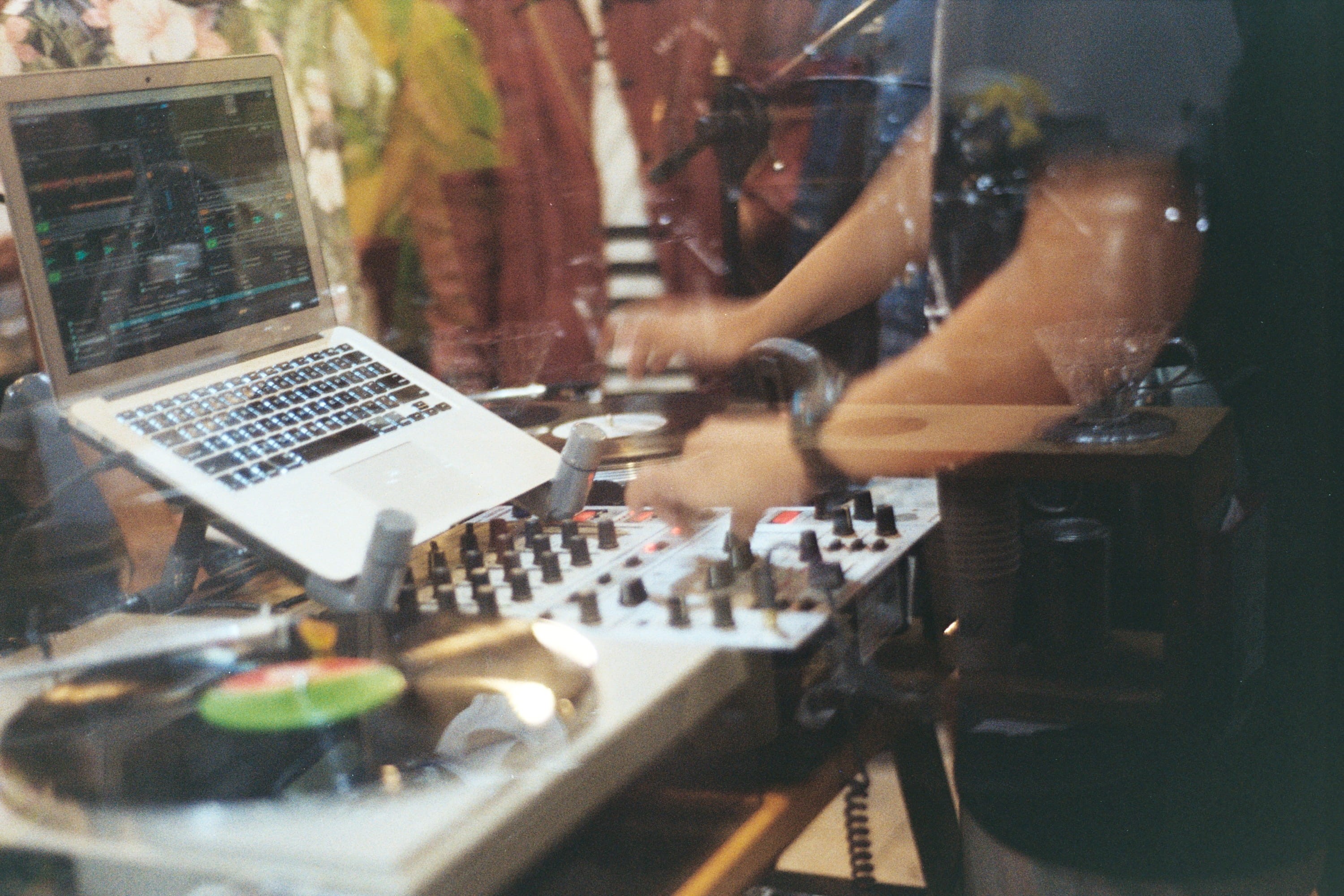 switches, music player, vinyl record, reflection, reflective, incidental people, mixing panel, phonograph record, mixer, 2K, sound mixer, real people, HD Wallpaper