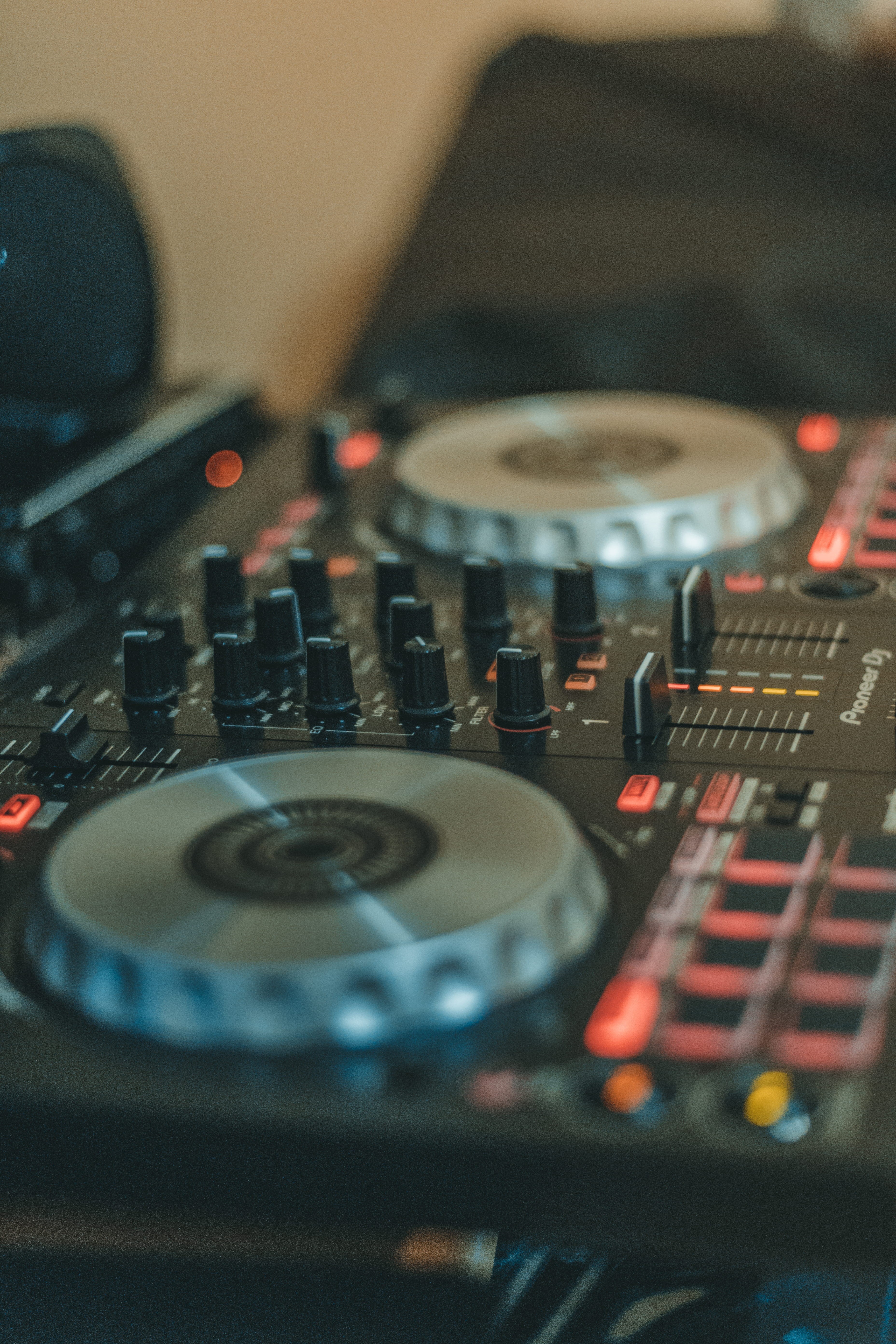 console, sound, record, controller, indoors, push button, song, musical equipment, phonograph record, electronics, 5K, data, nightlife, vinyl, electrical equipment, Phone HD Wallpaper