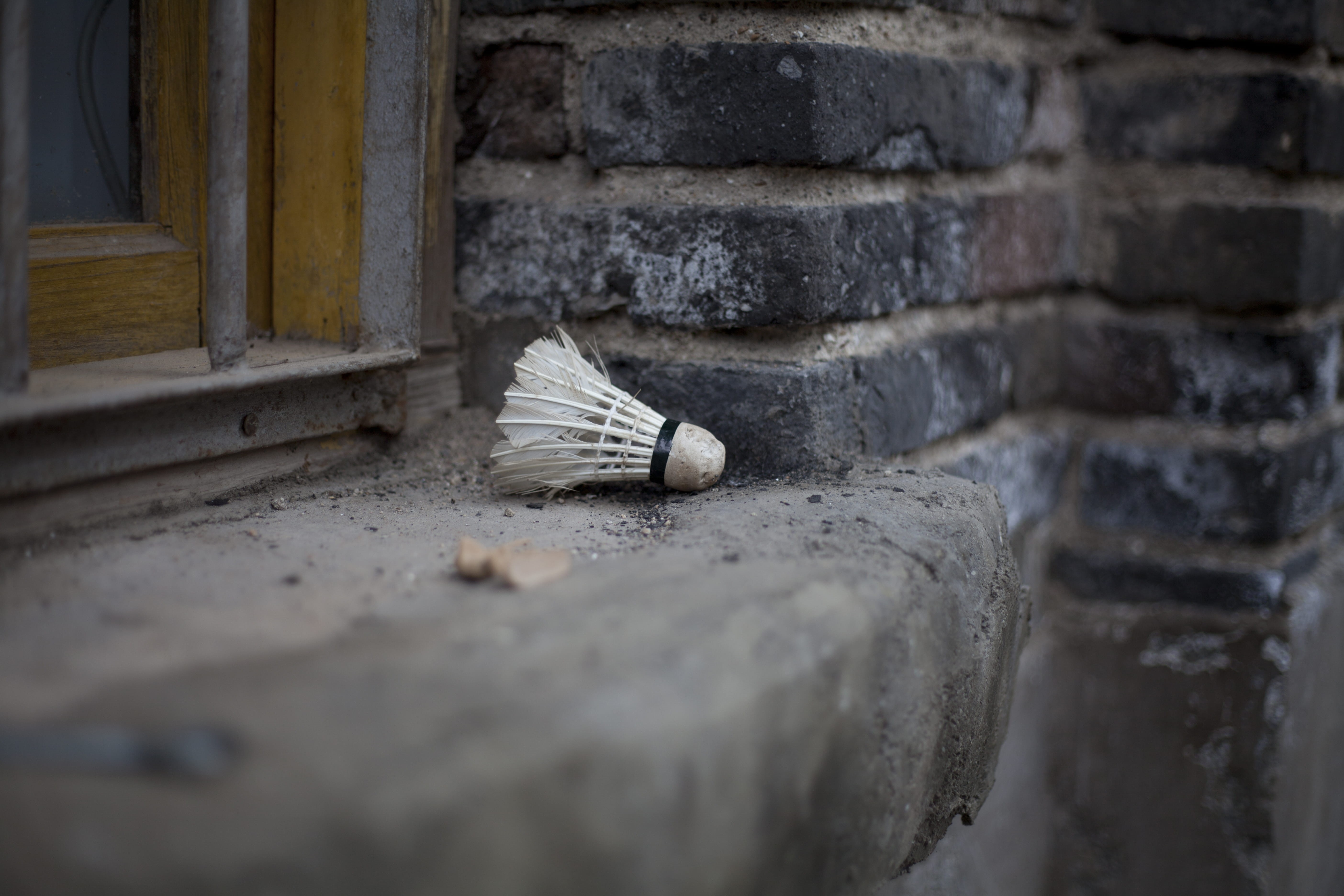 wood, broom, obsolete, shuttlecock, weathered, damaged, no people, animal, day, yunnan, still life, shoe, china, solid, apparel, built structure, sport, HD Wallpaper