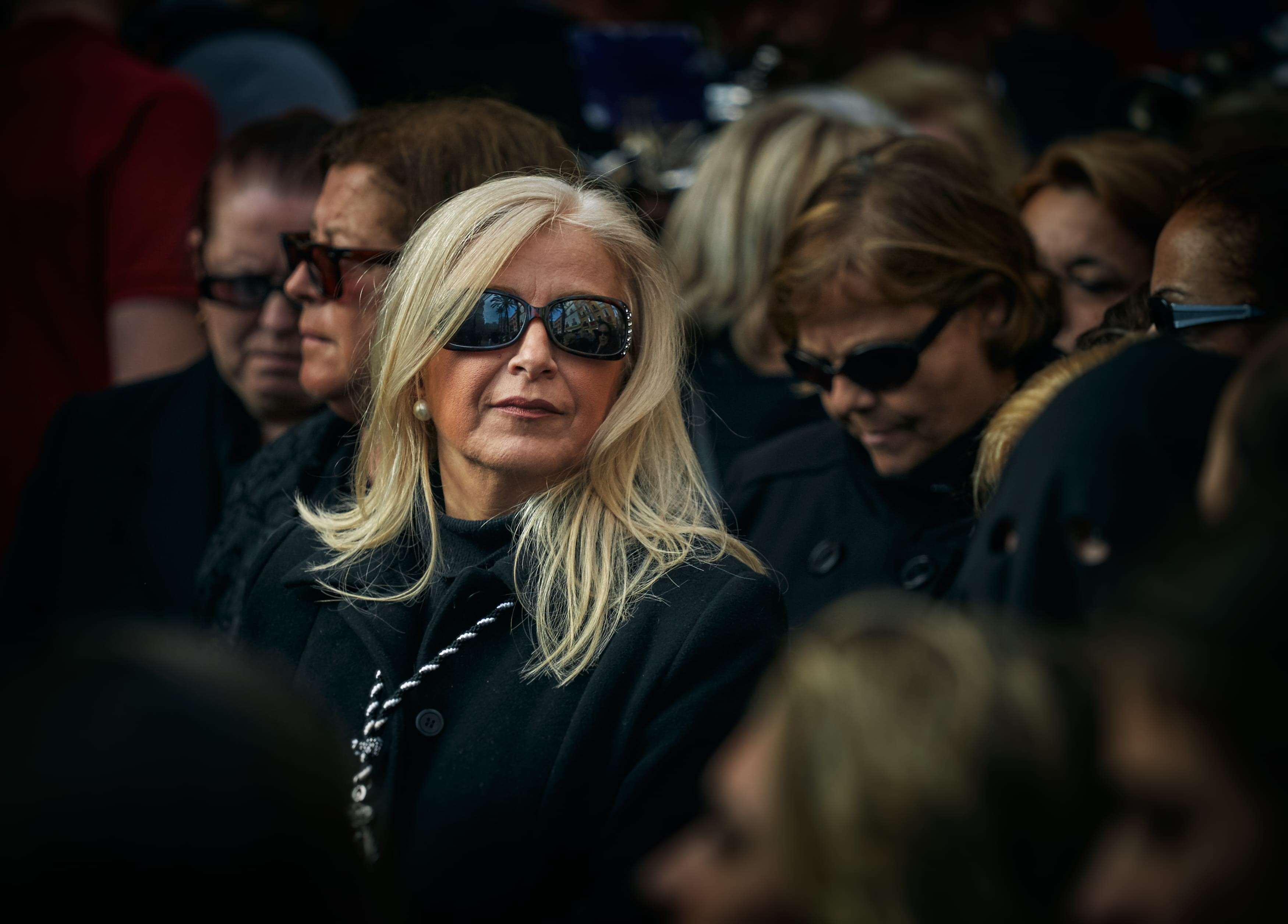 woman, classy, portrait, donna, blonde, nightlife, arts culture and entertainment, film industry, happiness, 3-d glasses, 2K, women, audience, group of people, HD Wallpaper