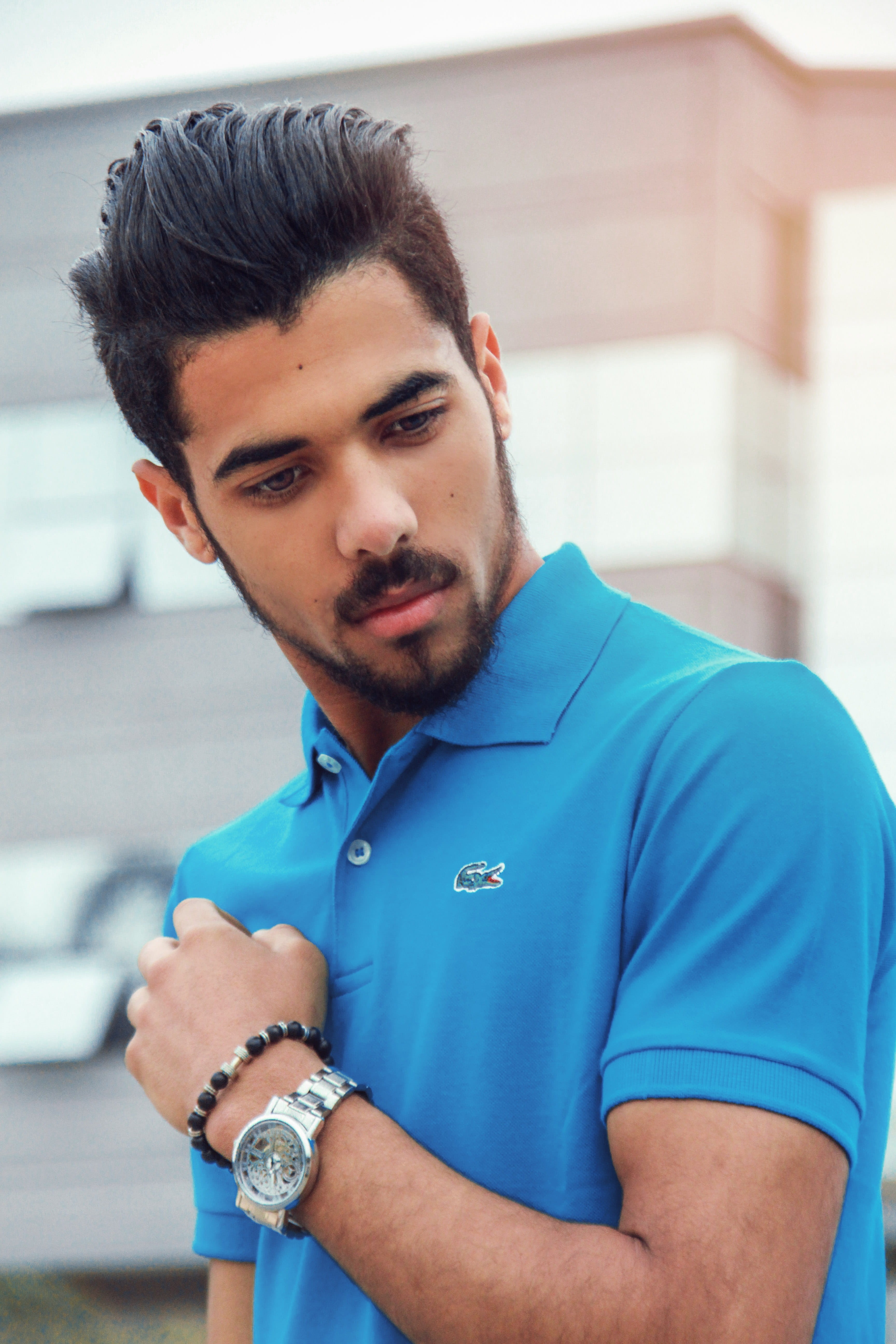 looking, blue, watch, male, standing, 5K, hair, photoshoot, casual clothing, t-shirt, street, fine-looking, beard, focus on foreground, handsome, colored, Phone HD Wallpaper