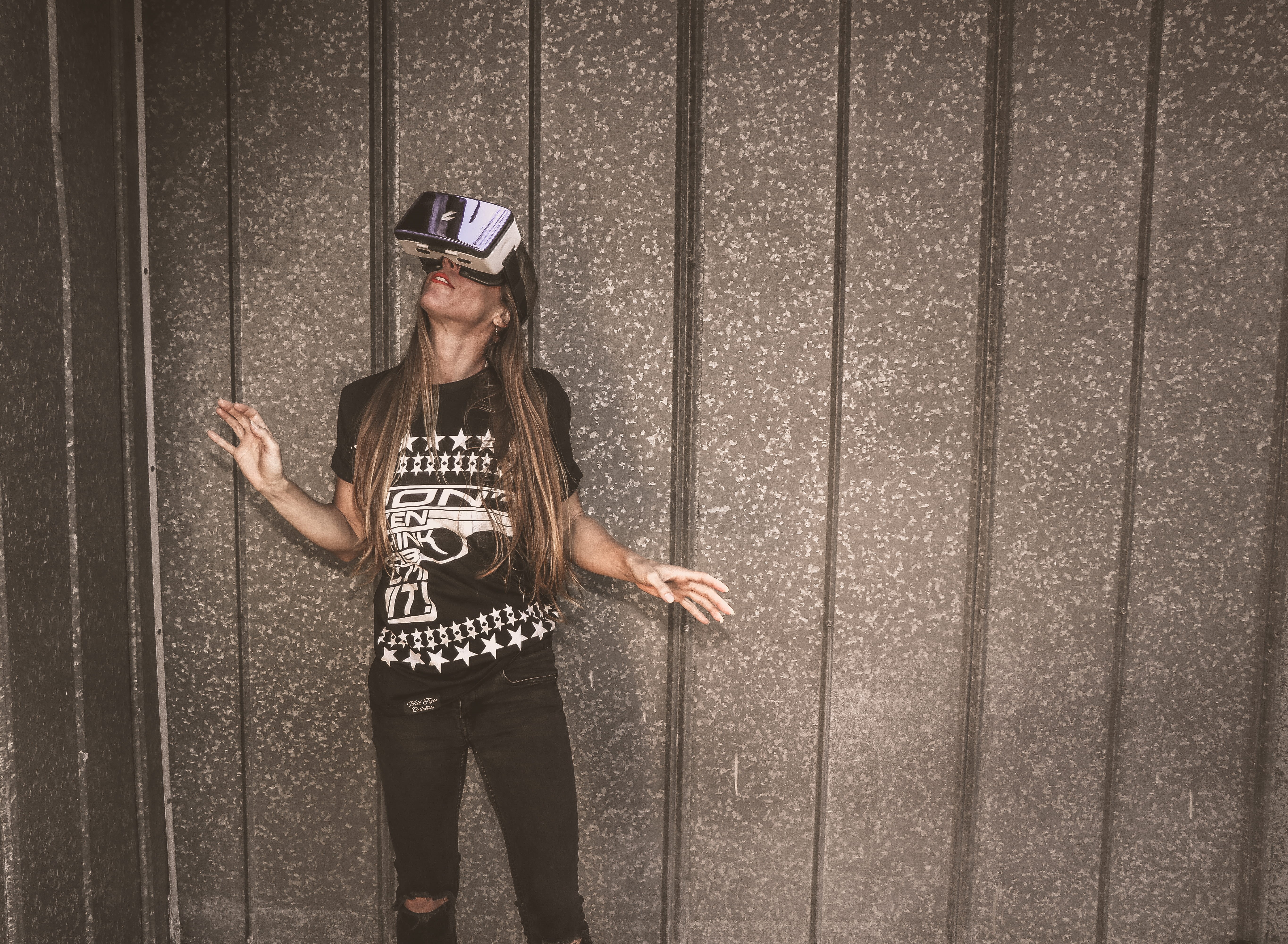glasses, leisure activity, indoors, real people, person, standing, three quarter length, women, female, technology, young adult, brunette, virtual reality headset, HD Wallpaper
