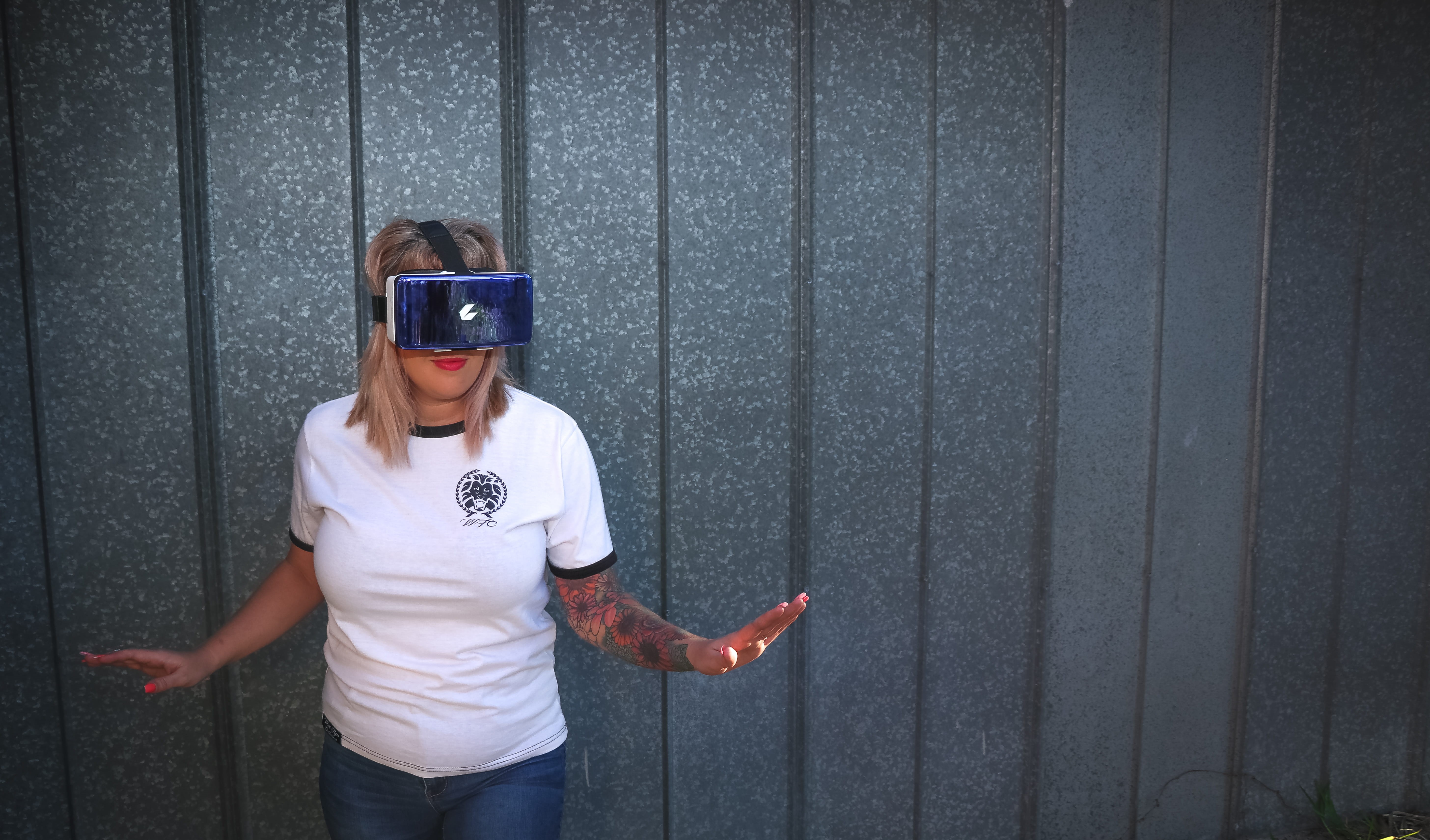human arm, woman, device, men, photoshoot, wall, technology, wear, front view, electronic, one person, casual clothing, child, males, virtual reality headset, HD Wallpaper
