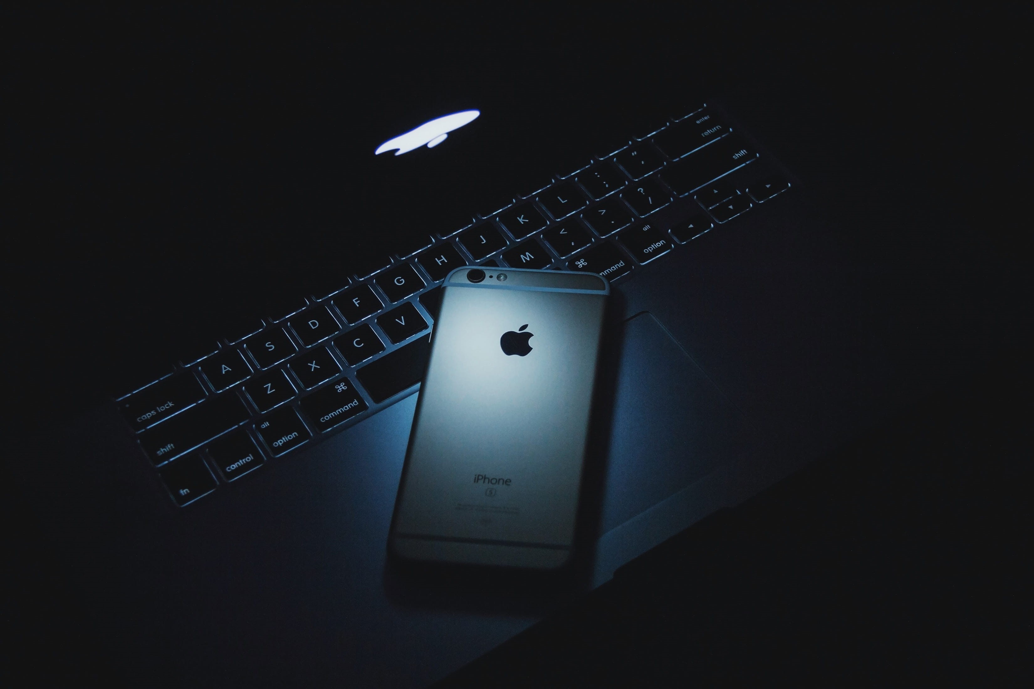 desktop pc, computer crime, computer equipment, wireless technology, communication, connection, studio shot, computer, tech, computer key, no people, internet, HD Wallpaper