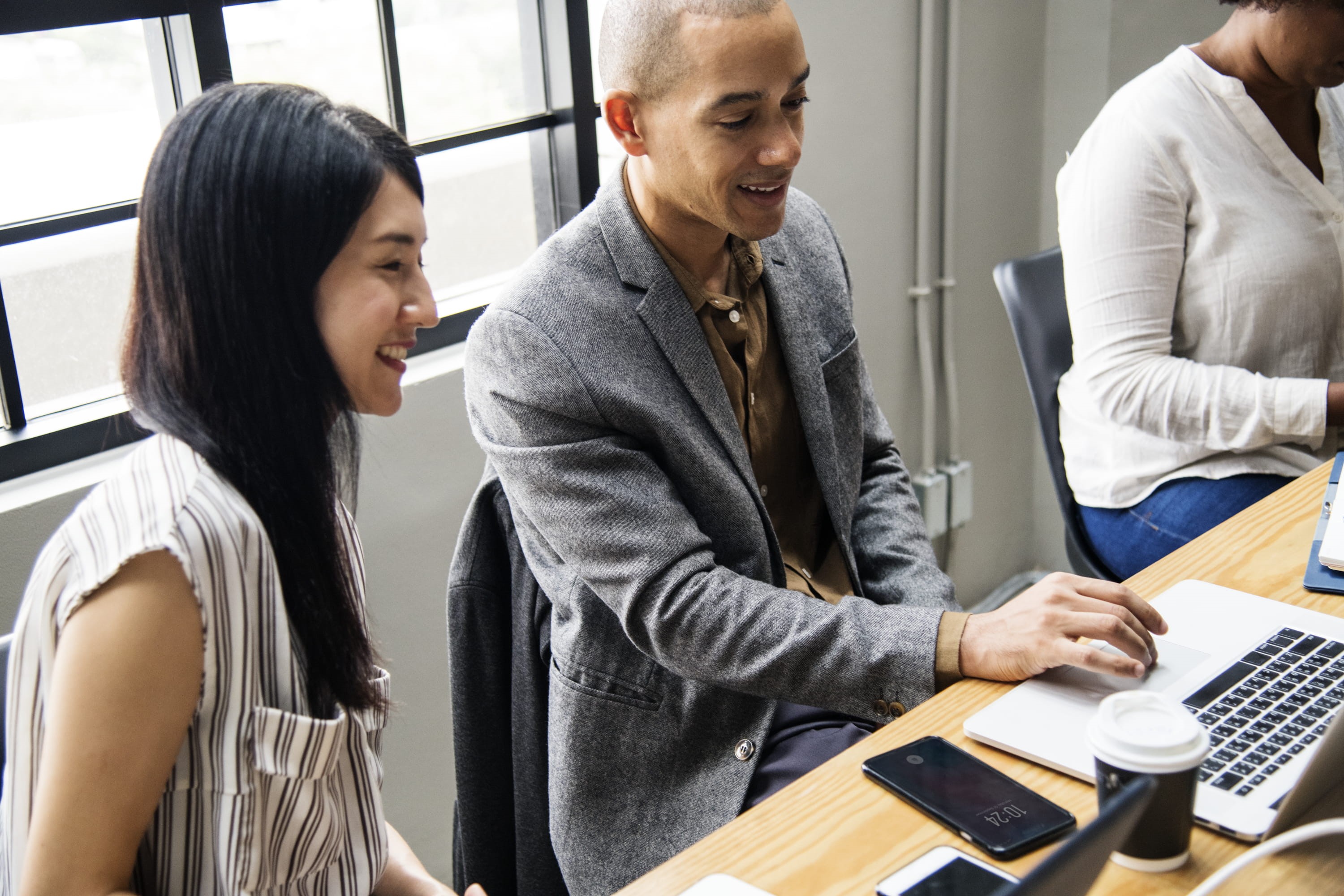 business, desk, notebook, workspace, discussion, togetherness, women, Asian, team, communication, startup, european, wireless technology, smiling, businesswoman, HD Wallpaper