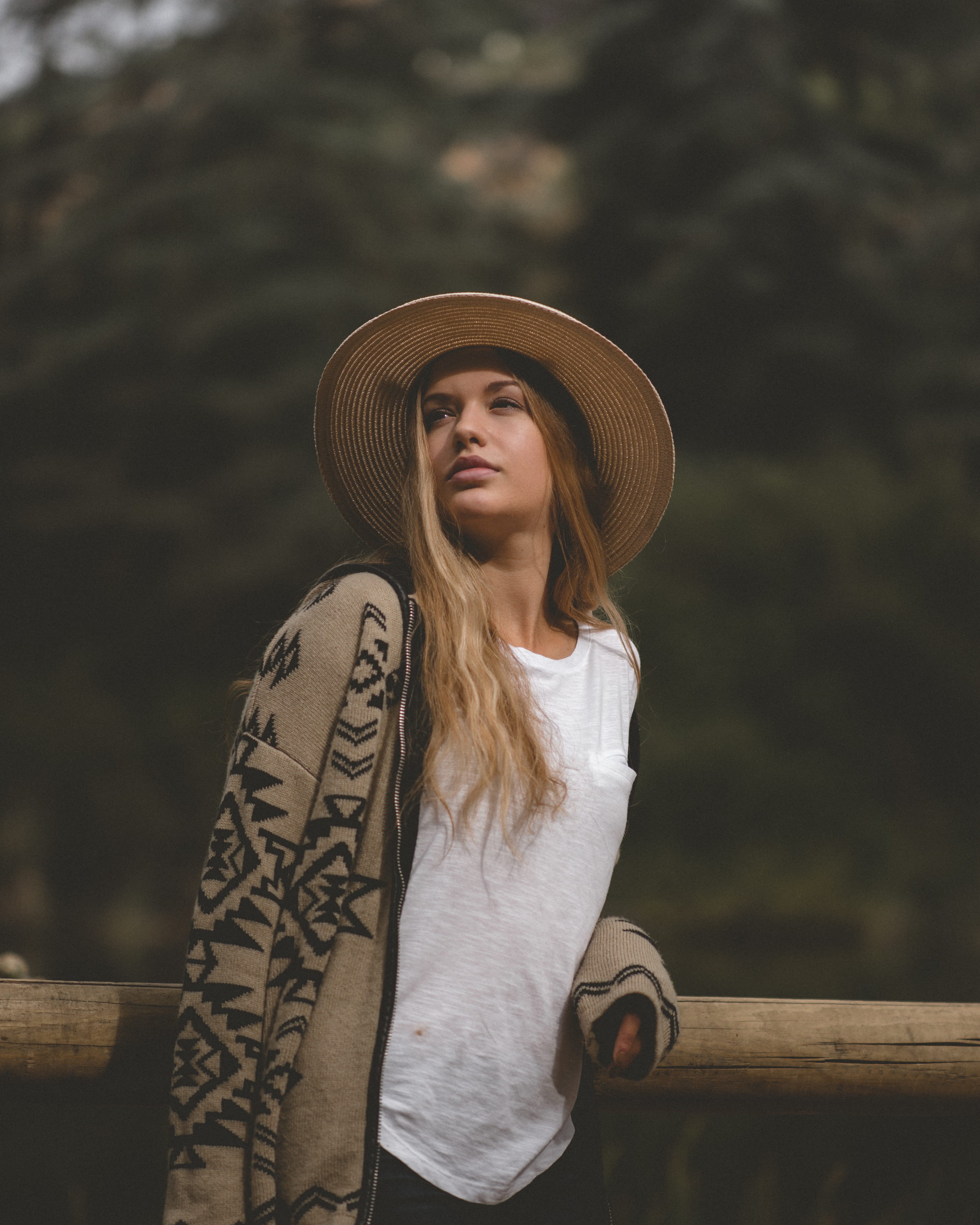 sun hat, person, young women, one person, girl, teenager, beautiful woman, young, hair, beauty, close-up, women, contemplation, beautiful, portrait, leisure activity, Phone HD Wallpaper
