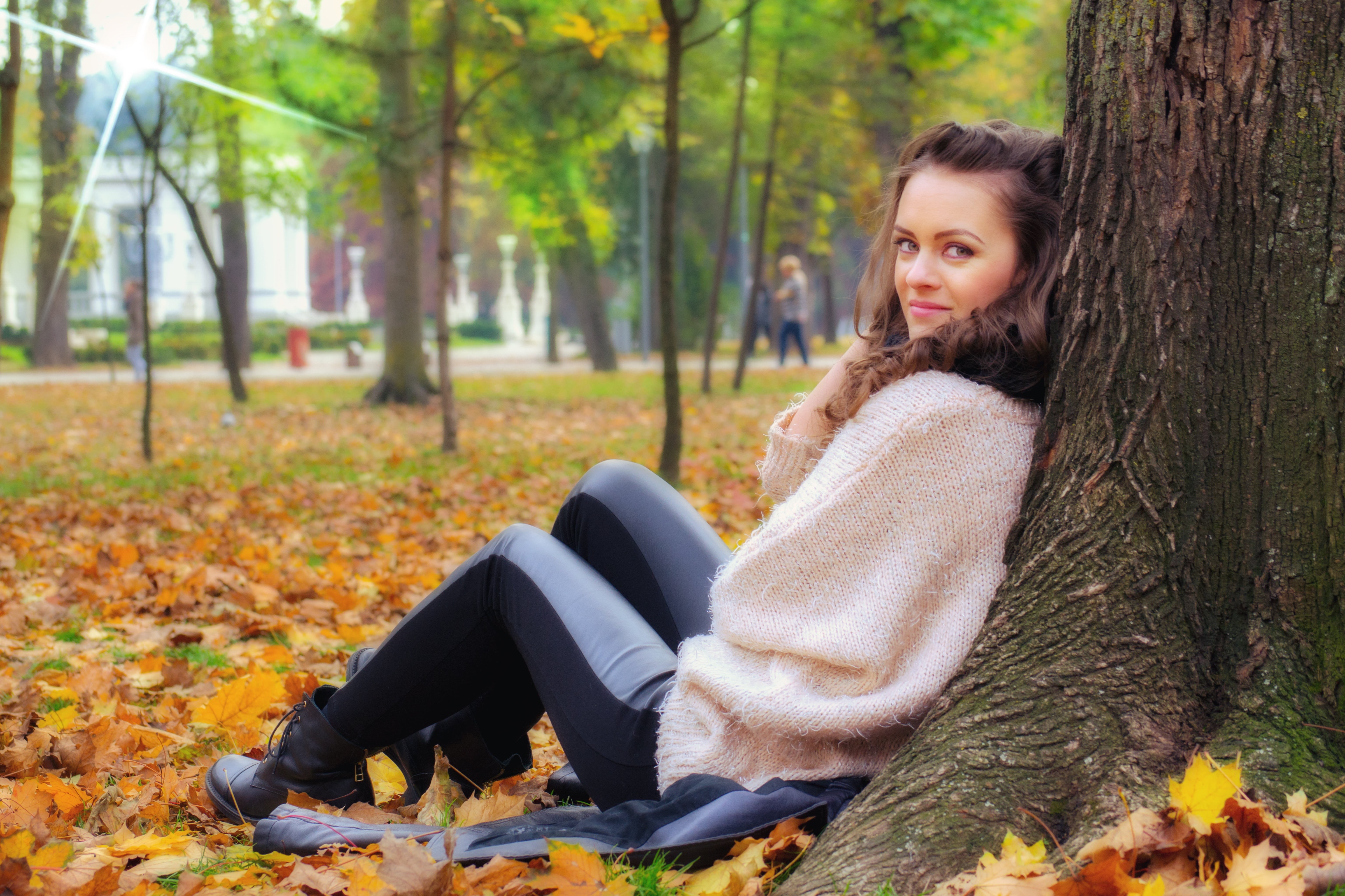 warm clothing, nature, looking at camera, cute, lifestyle, happy, fashion, model, park, young adult, portrait, 5K, smiling, girl lying down, clothing, HD Wallpaper