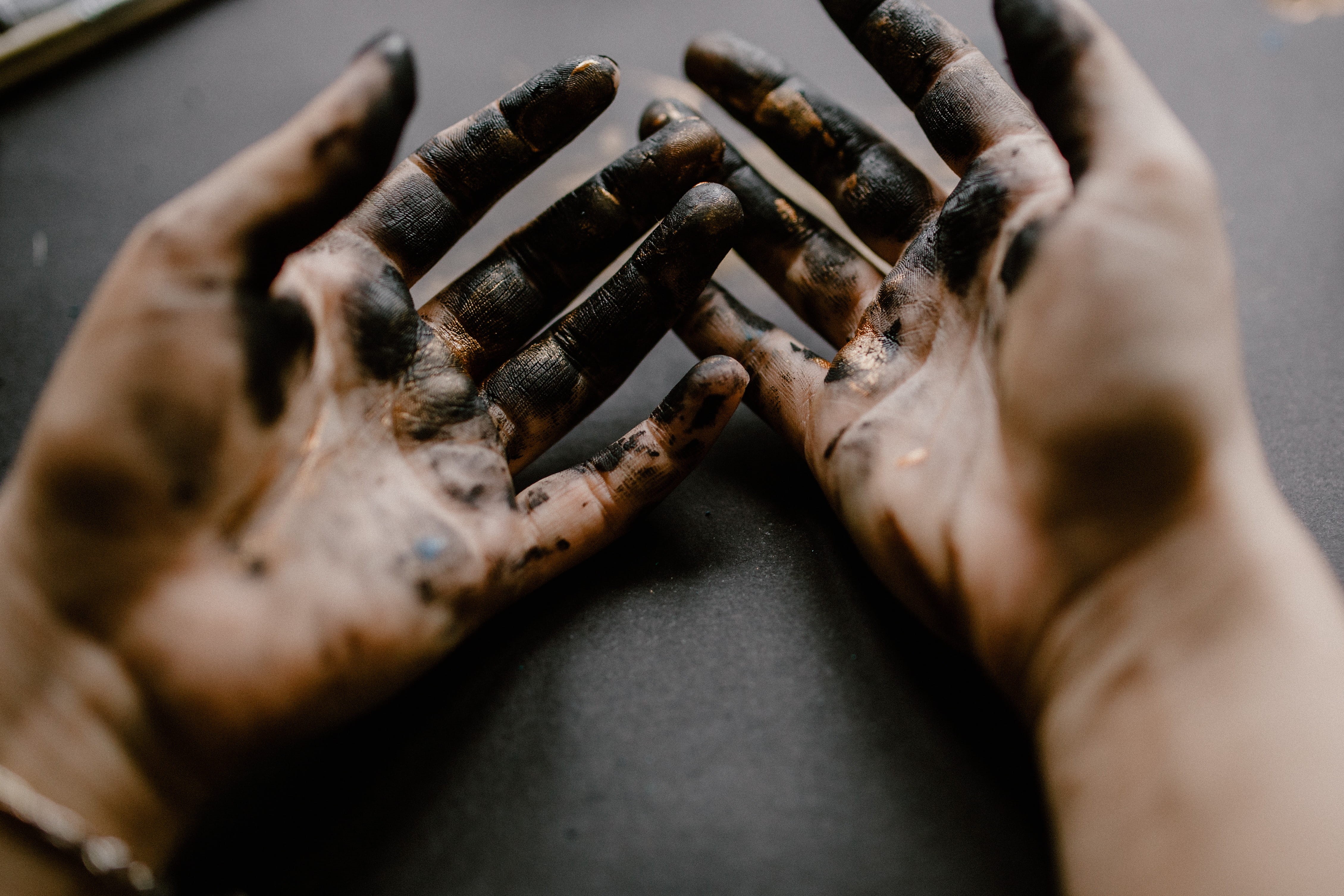 human body part, artist, human limb, preparation, body part, personal perspective, selective focus, human hand, mid adult, adult, indoors, dirt, dark, painted, HD Wallpaper