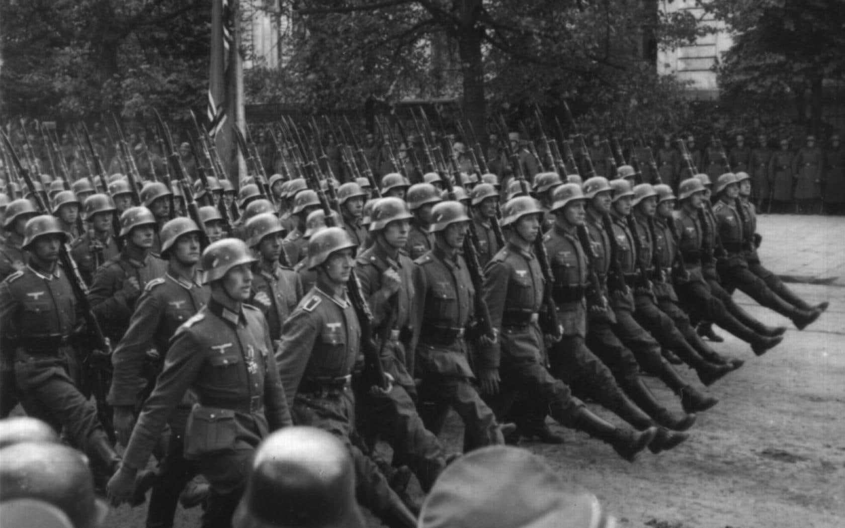 government, soldier, tree, army, marching, army soldier, men, outdoors, real people, clothing, 720P, Wwll, in a row, uniform, group of people, street, HD Wallpaper