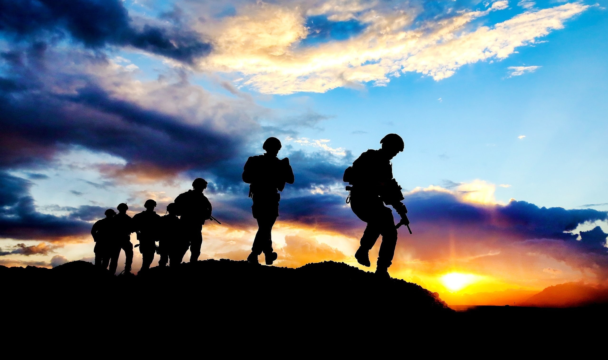 people, sunset, soldier, silhouette, 2560x1518, men, 2K, HD Wallpaper
