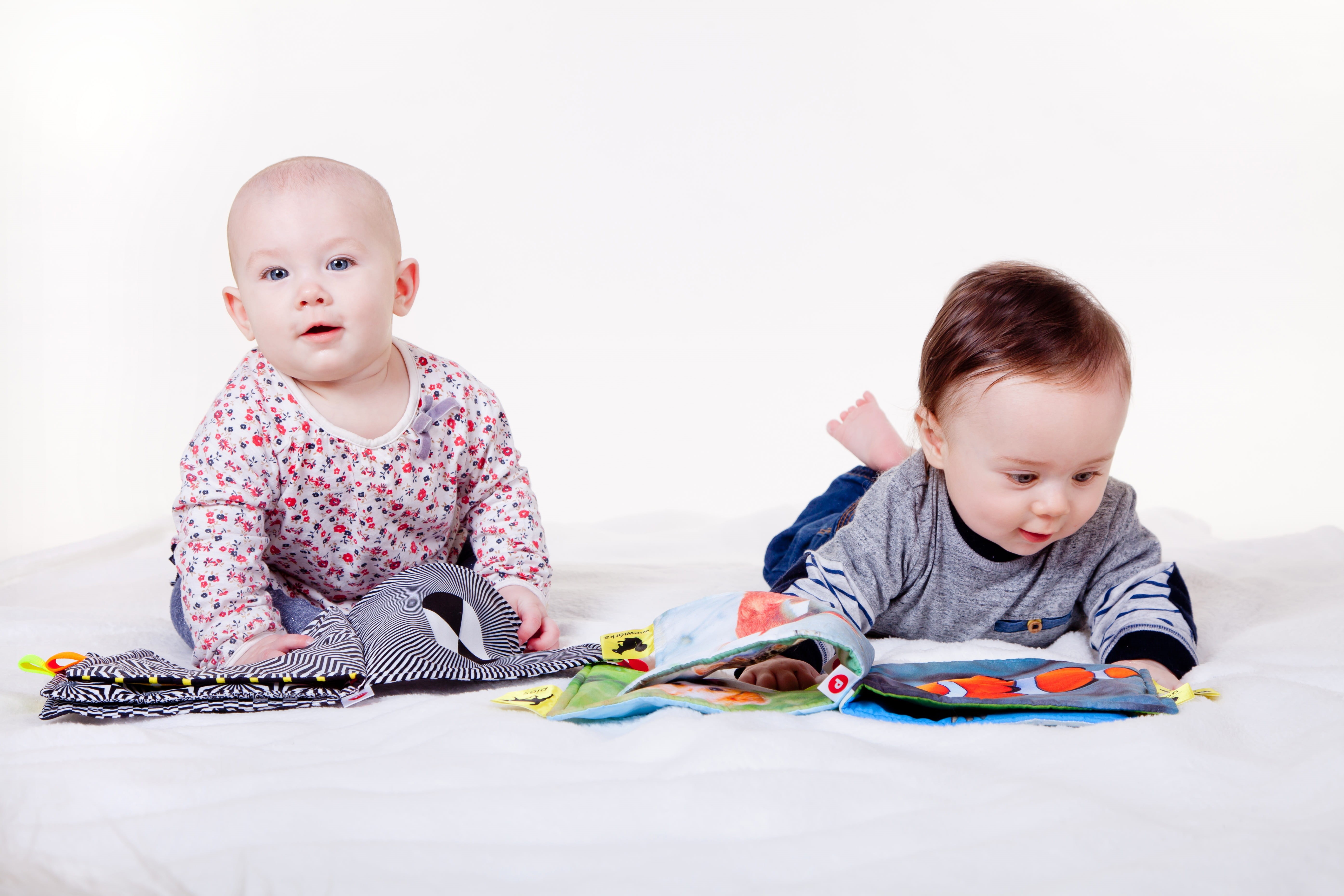 cute, a brilliant child, sensory integration, book preview, newborn baby, sitting, boy girl, child, fun, white, togetherness, a couple of babies, surface, HD Wallpaper