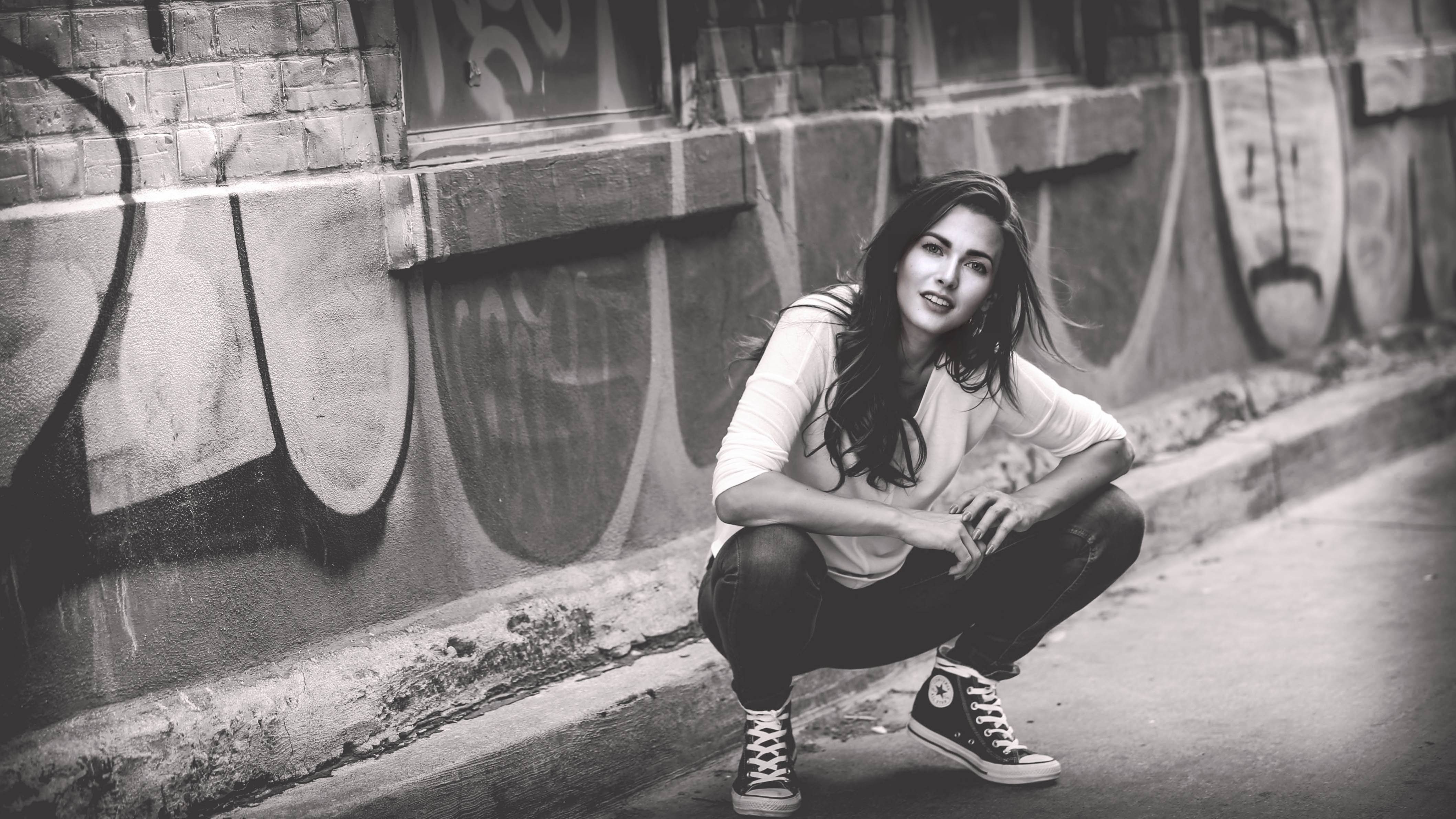 adult, girl, people, leisure, 4K, crouching, woman, female, HD Wallpaper