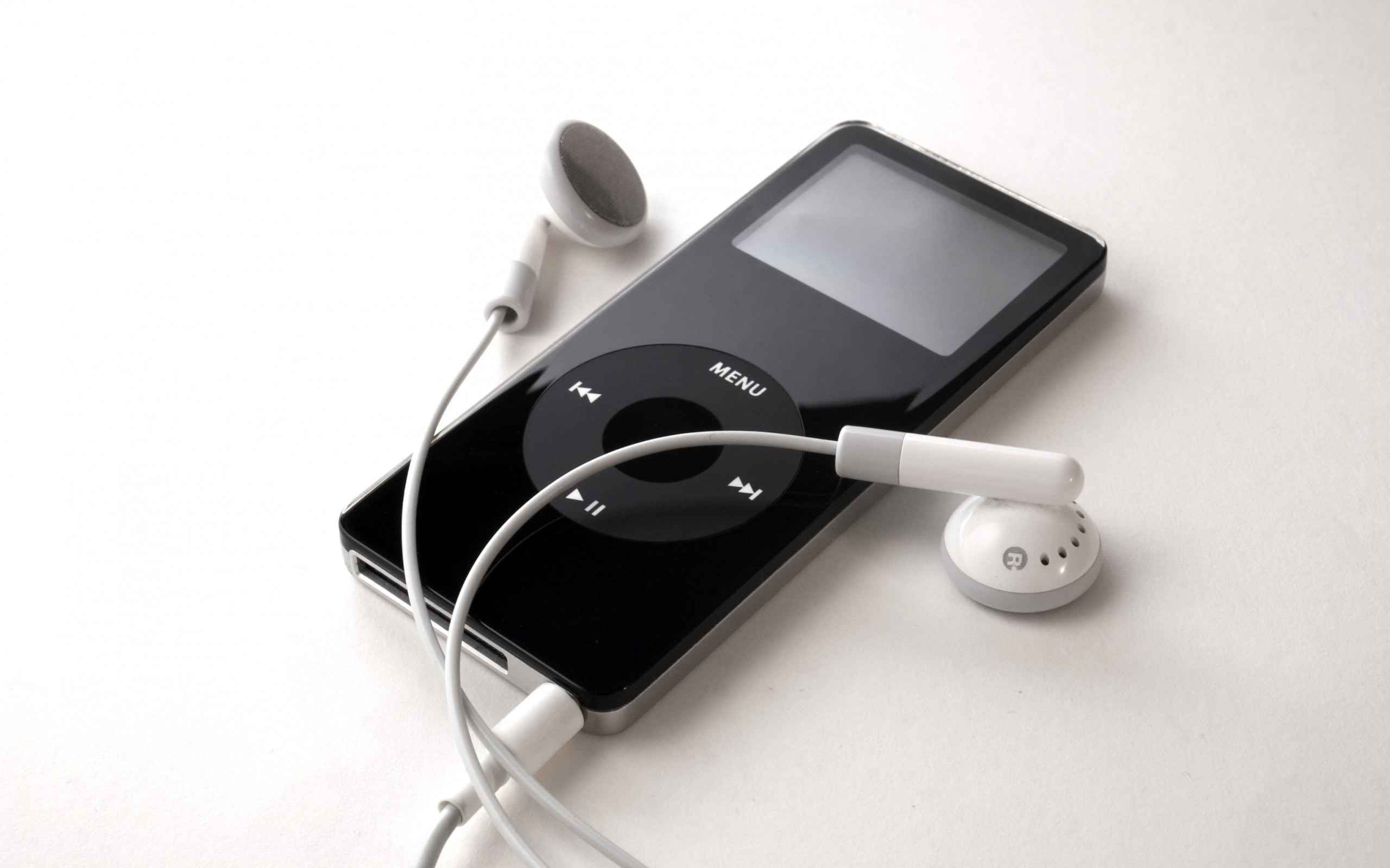 sound, cable, mobility, iPod, black, studio shot, wireless Technology, white background, stereo, nano, technology, 2K, headset, black Color, earbud, table, HD Wallpaper