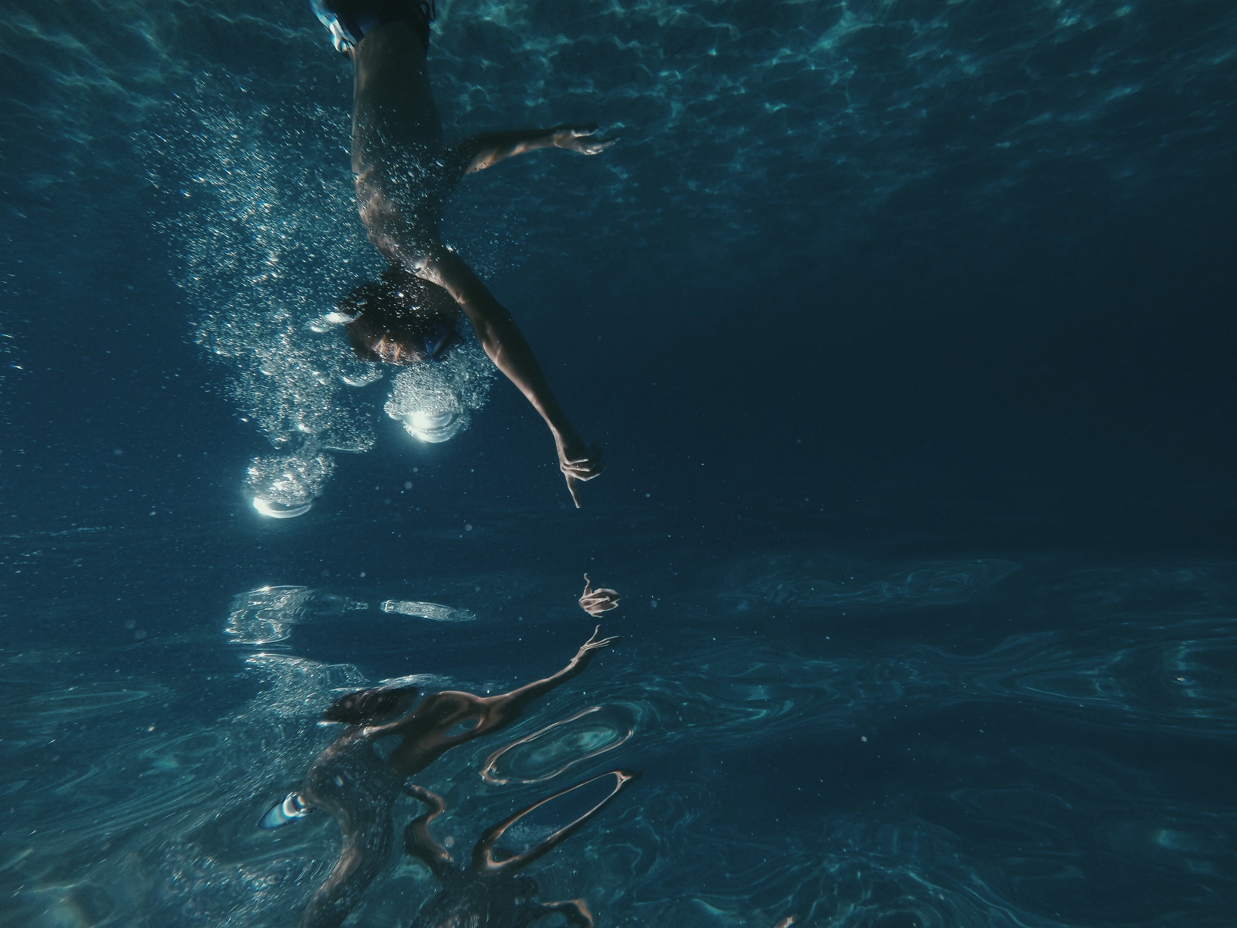 day, water, goggles, 4K, leisure activity, lifestyles, scuba diving, sport, exploration, undersea, swimming, bubbles, black, unrecognizable person, underwater diving, HD Wallpaper