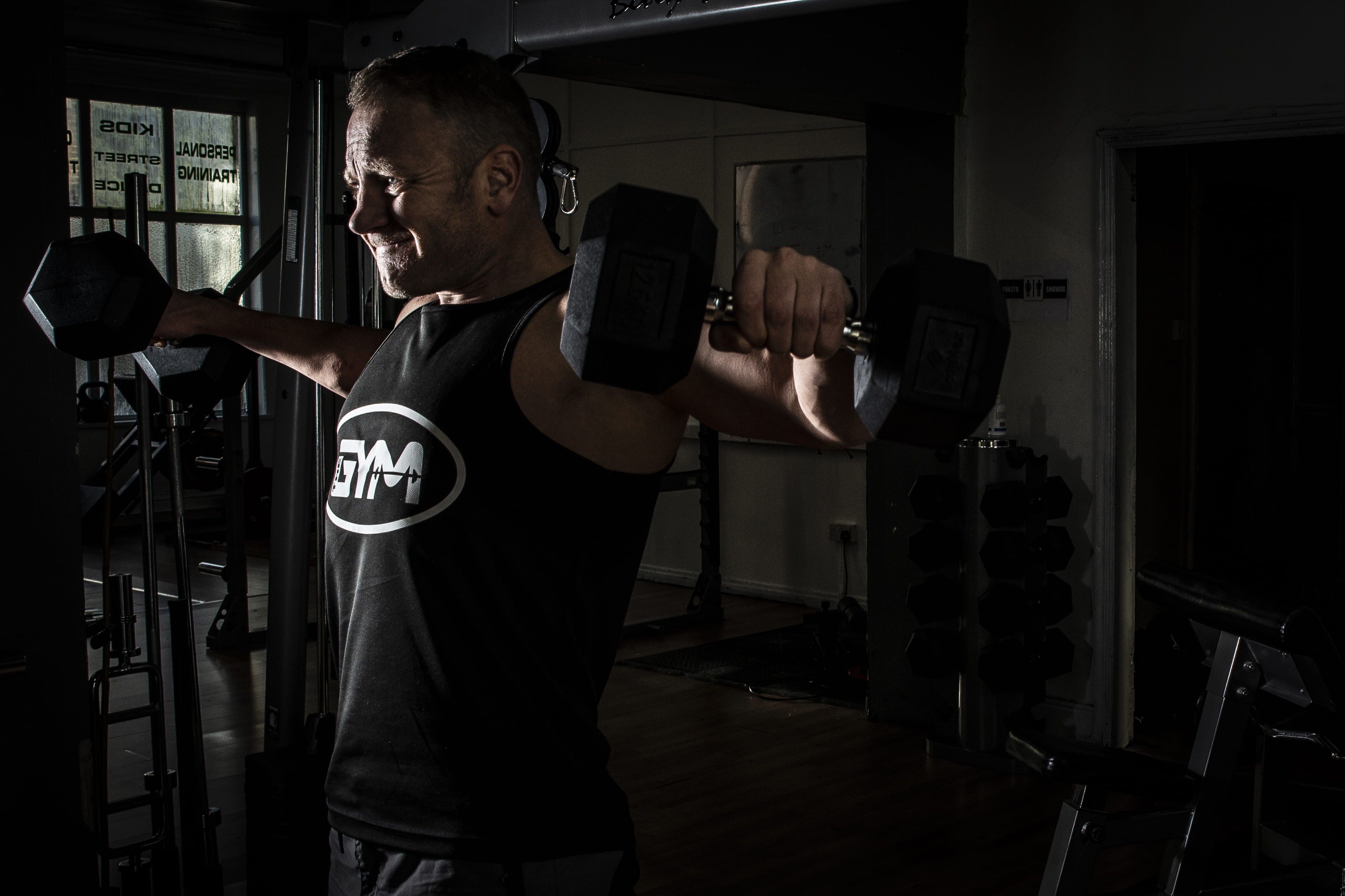 heavy, guy, effort, concentration, person, bodybuilder, real people, healthy lifestyle, indoors, weightlifting, portrait, lifestyles, dark, mature men, HD Wallpaper