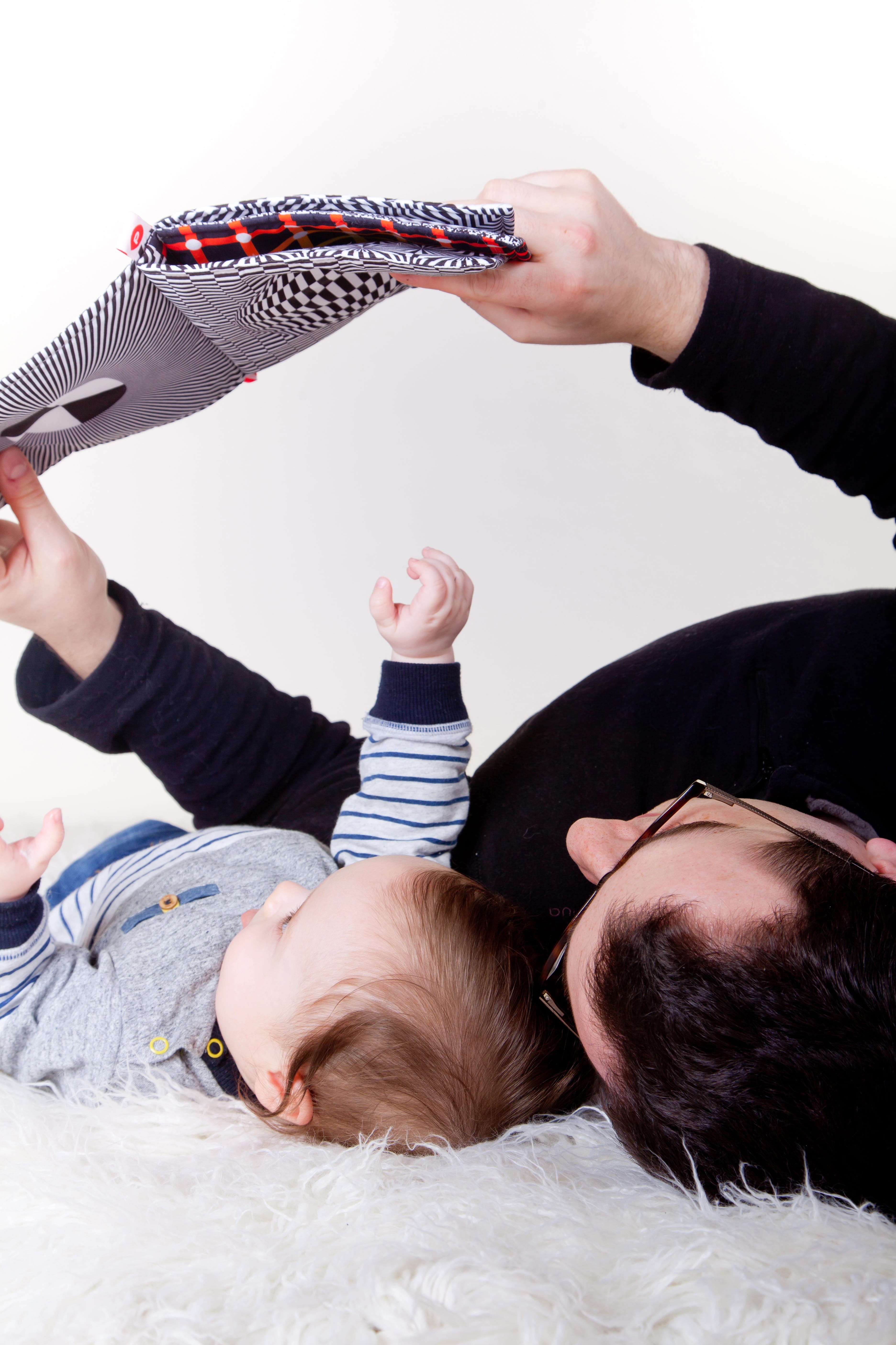 dad, the hand, real people, sensory integration, handle, parent, father, a collection of short stories contrast, creativity, watch booklets, childhood, Phone HD Wallpaper