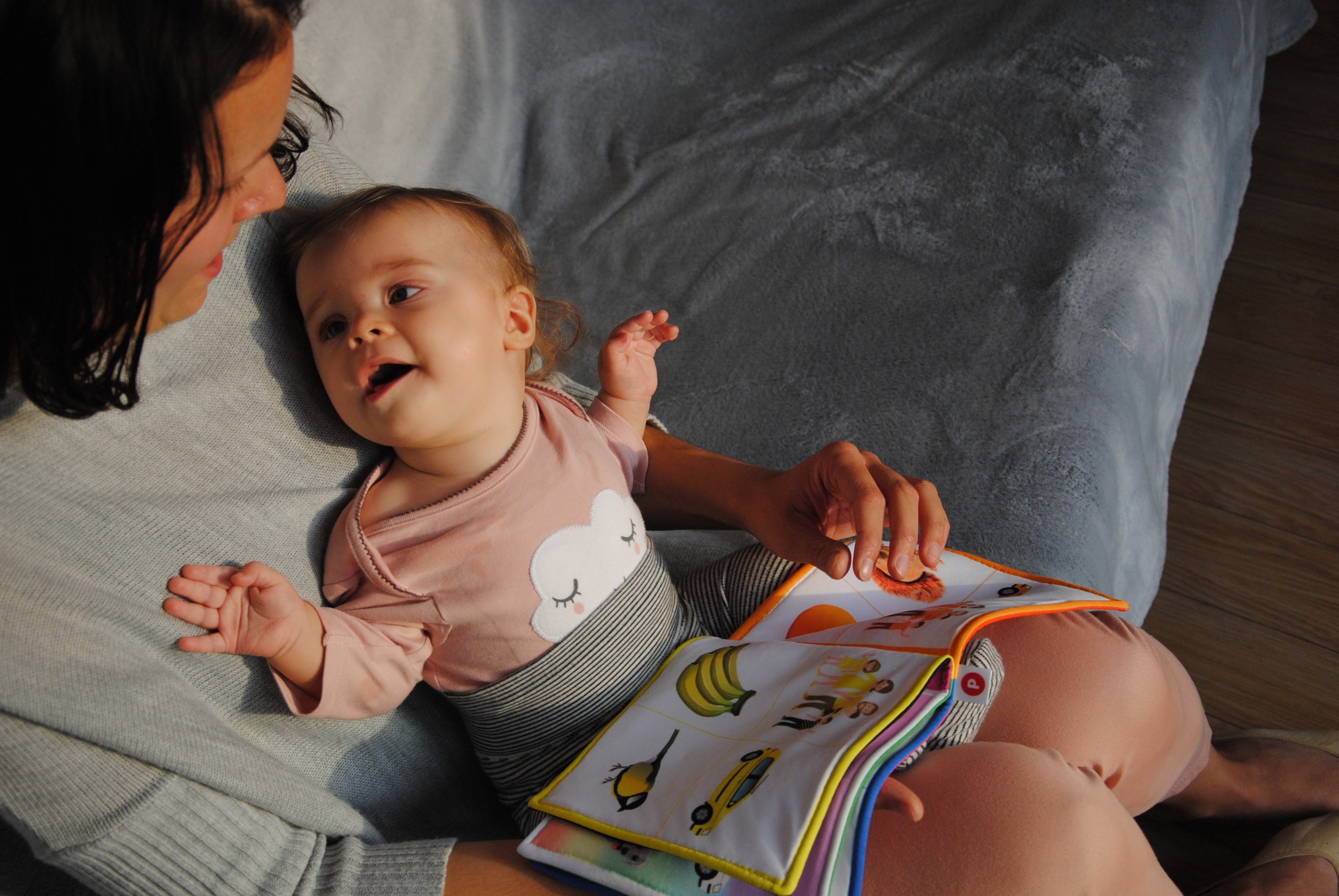 motherhood, child, read to the child, little thing, real people, booklet, son, reading, innocence, family with one child, daughter, parent, baby, positive emotion, HD Wallpaper