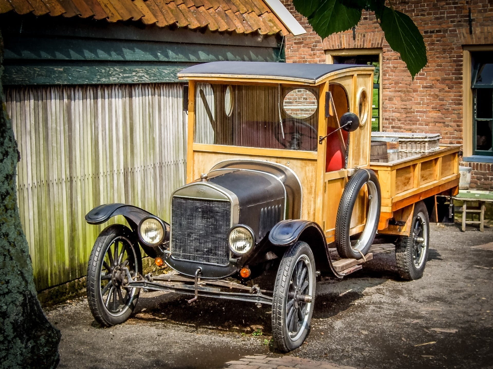 classic, Outdoor Museum, day, city, transportation, mode of transportation, car, antique, vintage Car, old-fashioned, automobile, built structure, land Vehicle, HD Wallpaper