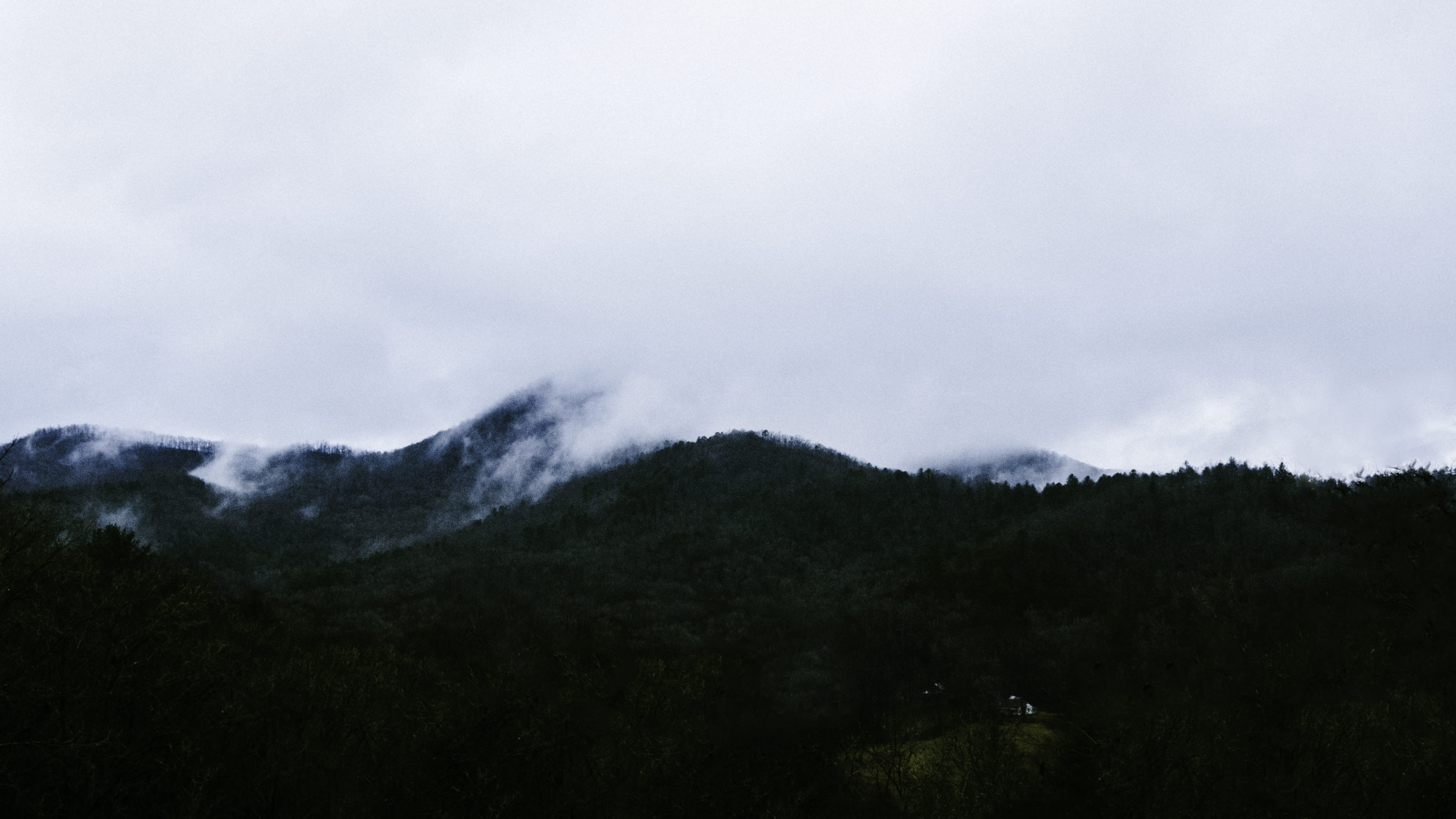 outdoors, tranquility, green, cloud - sky, mountain peak, landscape, tranquil scene, mountain, hdwallpaper, house, cloud, woodland, christmas, sunrise, HD Wallpaper