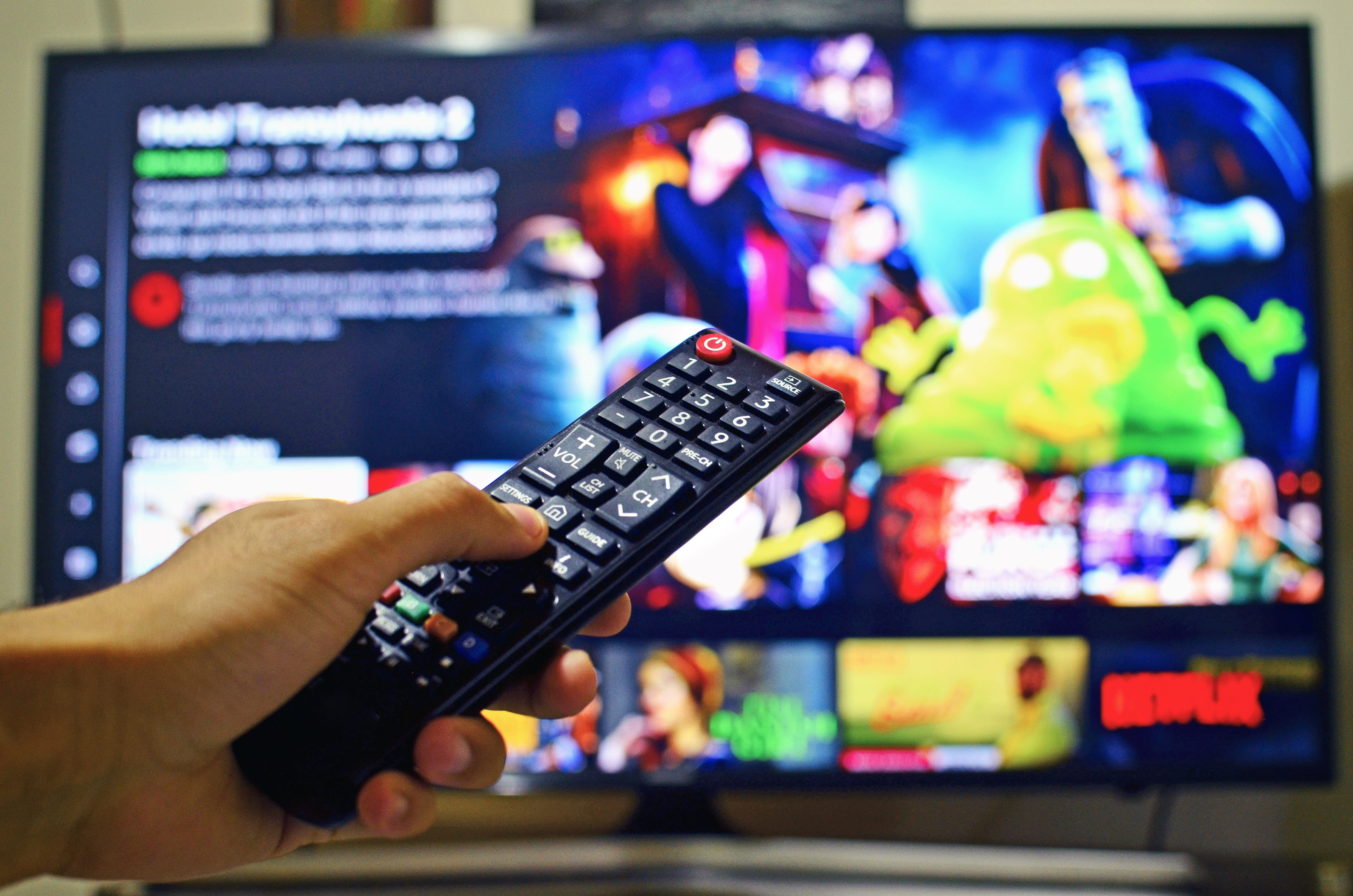 adult, 4K, networks, television, app, information, youtube, movie, one person, control, global, web, choice, network, video, illuminated, arts culture and entertainment, HD Wallpaper