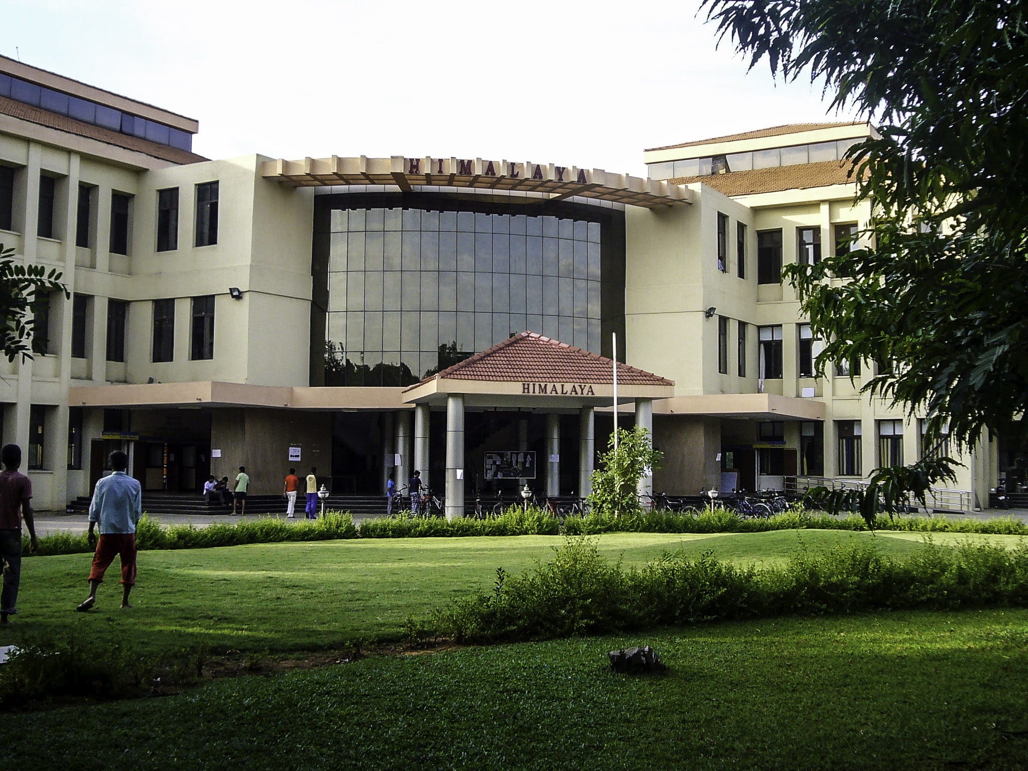 lawn, grass, indian institute, institute, indian, leisure activity, sky, building Exterior, india, photos, people, day, architecture, Indian Institute of Technology, HD Wallpaper