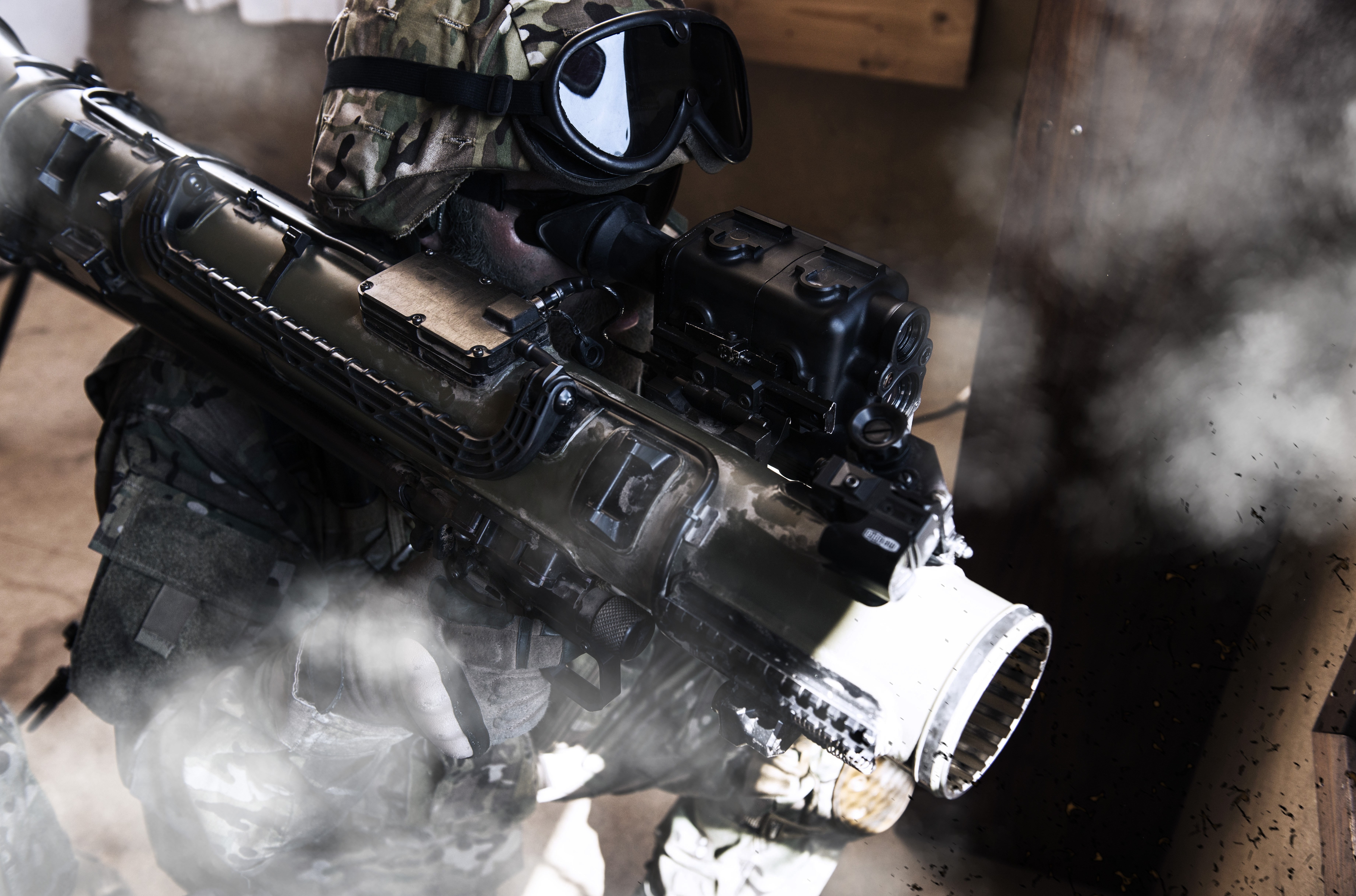 war, Sesia, Swedish, You can, fog, soldiers, battlefield, gun, effective range of 400 m on moving targets and 700, bulletproof vest, antitank, man, cannon, HD Wallpaper
