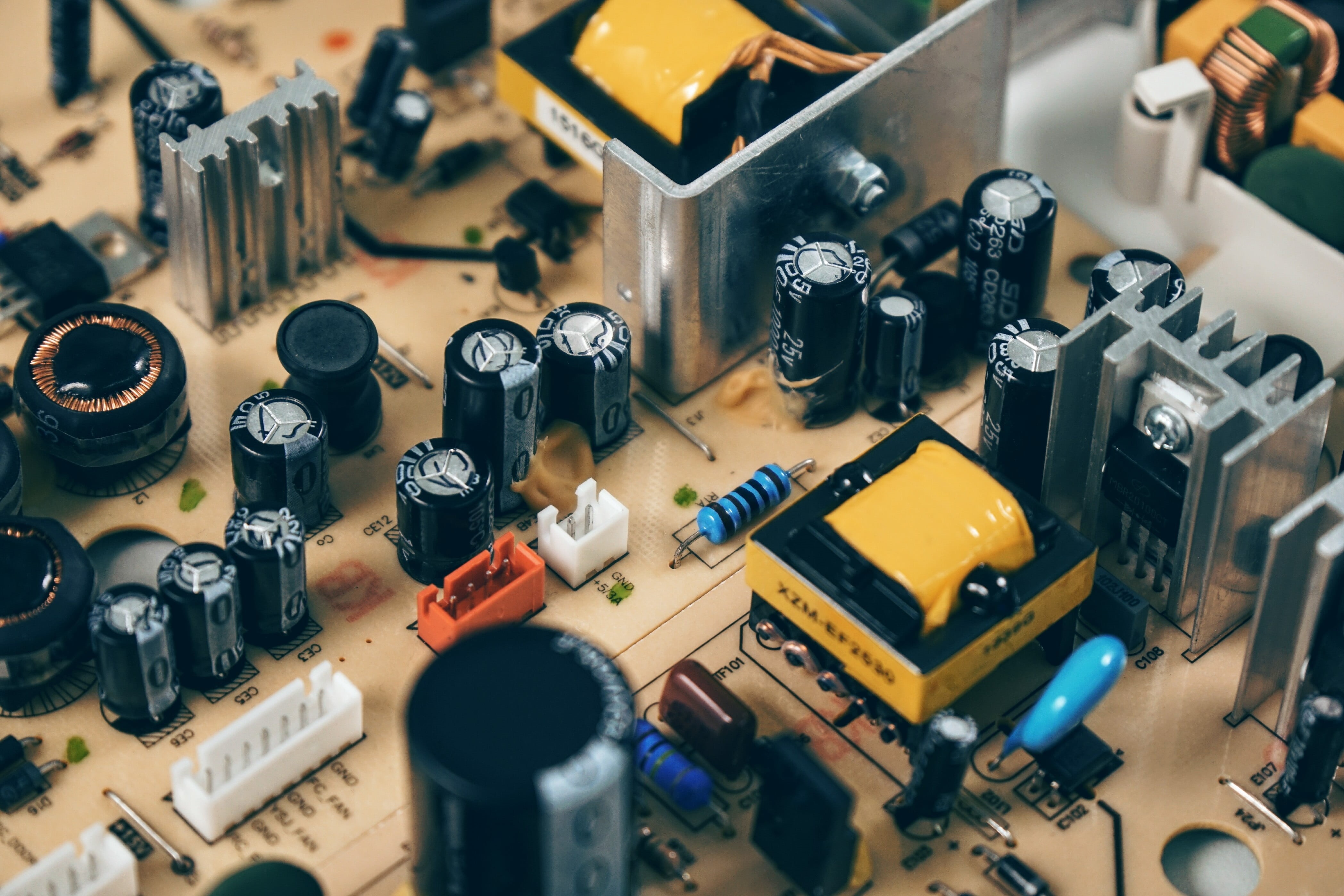 motherboard, table, metal, close-up, camera - photographic equipment, large group of objects, choice, indoors, chip, machinery, industry, hardware, electrical equipment, HD Wallpaper
