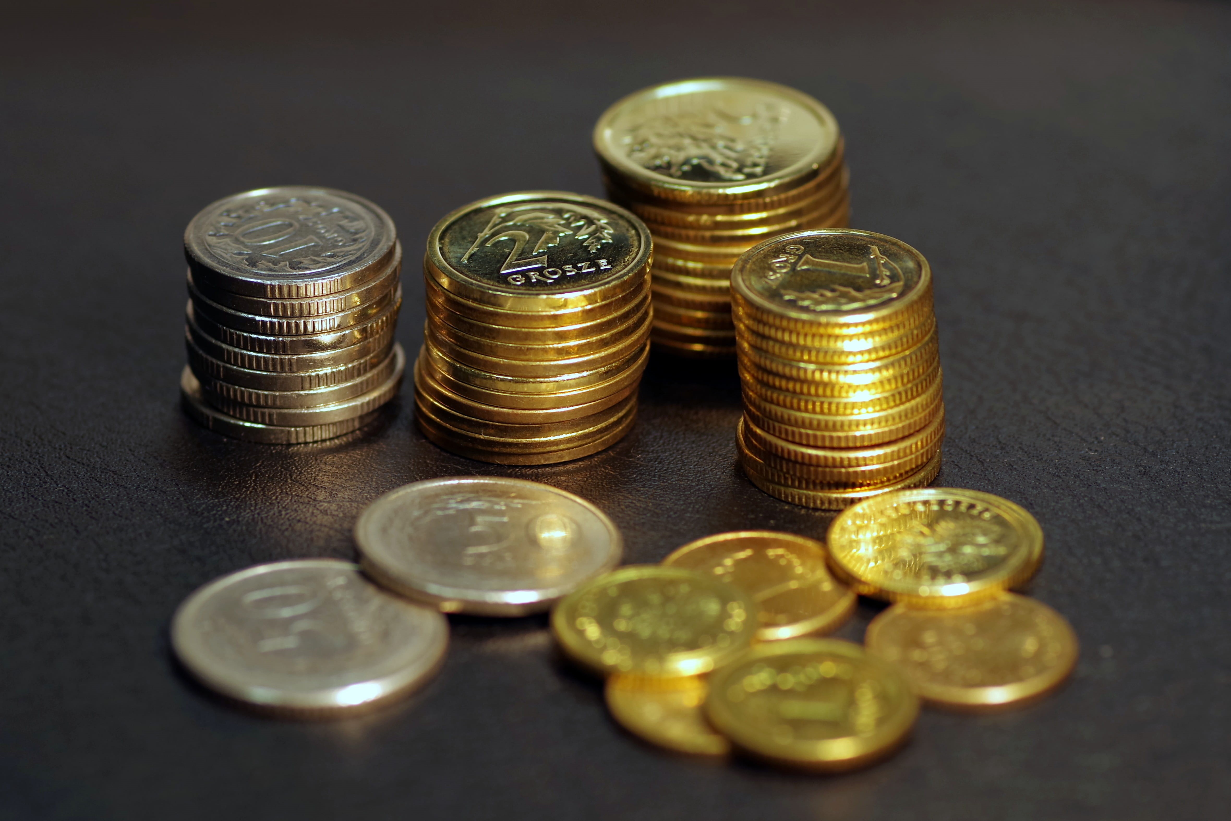 currency, pay, luxury, 4K, finance, selective focus, black background, savings, dime, means of payment, wealth, invest, large group of objects, business, HD Wallpaper