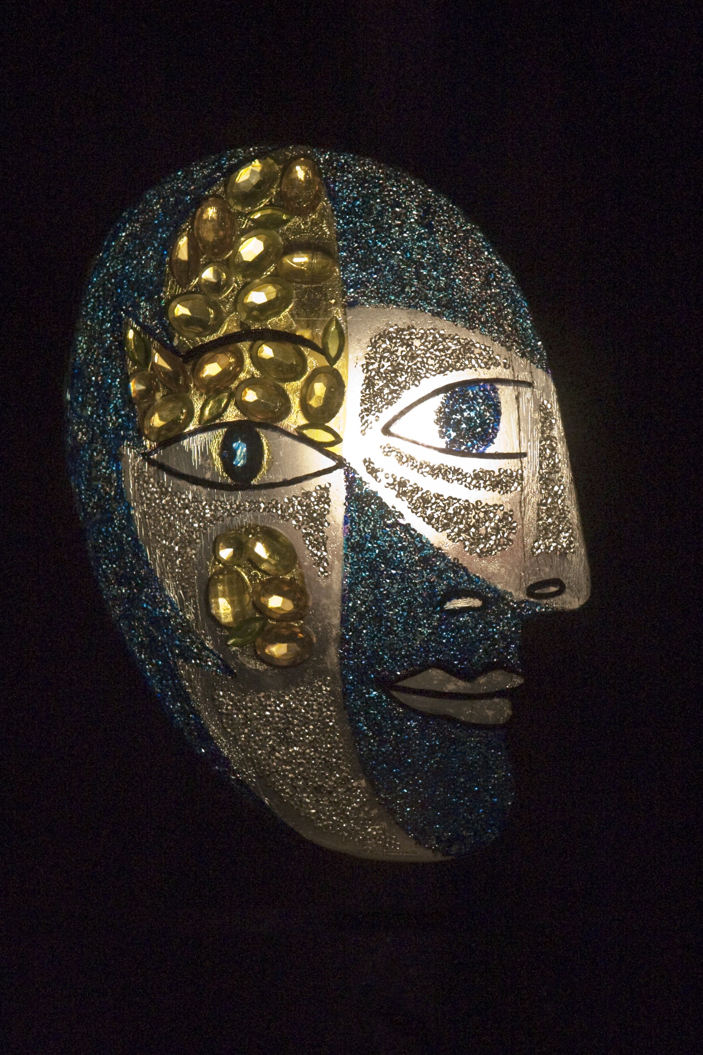 studio shot, swarovski kristallwelten, shiny, cubism mask, 2K, wattens, indoors, mask - disguise, no people, mask, metal, ornate, austria, exhibition, Phone HD Wallpaper