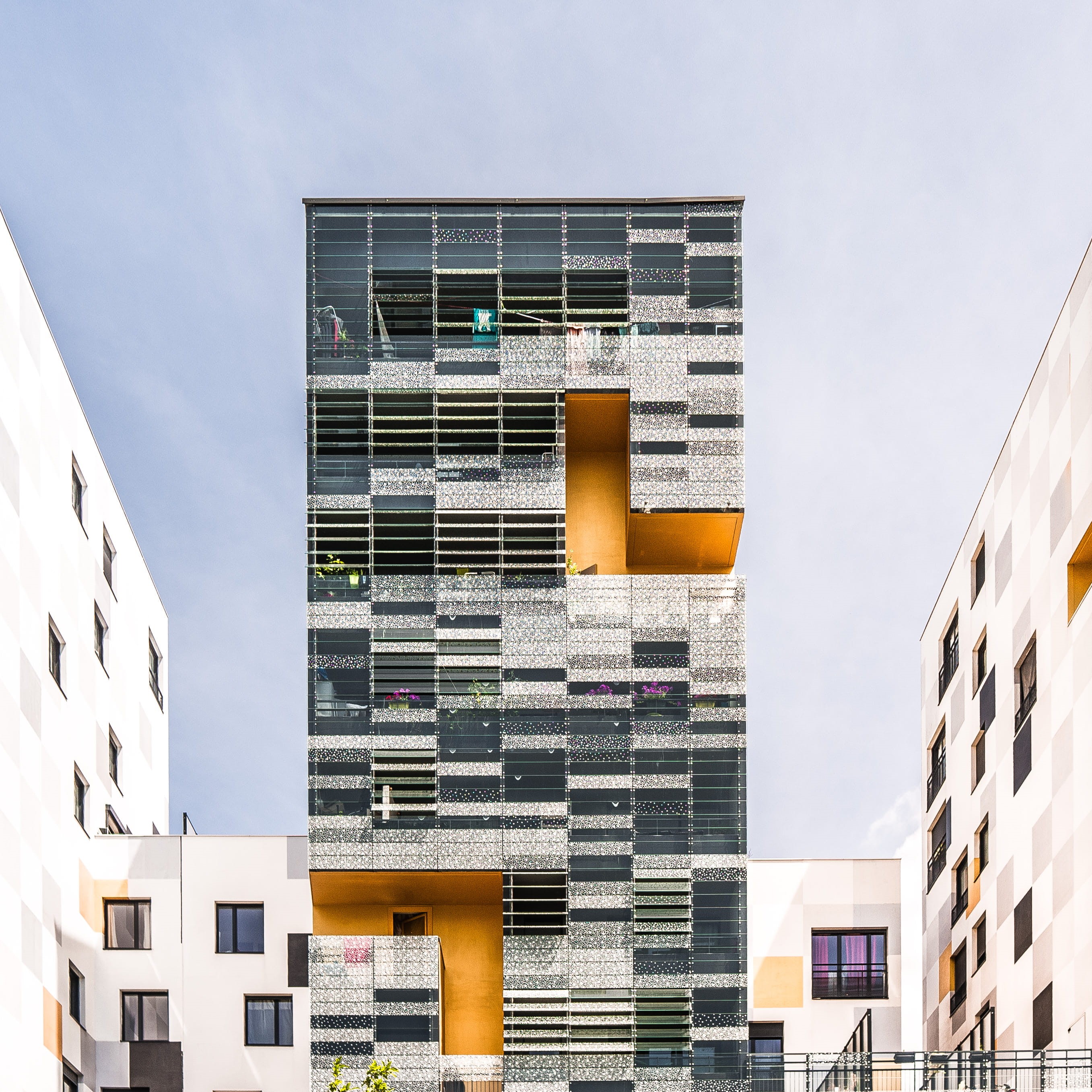tall - high, outdoors, built structure, minimalism, office building exterior, building, sky, tower, office, modern, glass - material, clear sky, archi, Phone HD Wallpaper