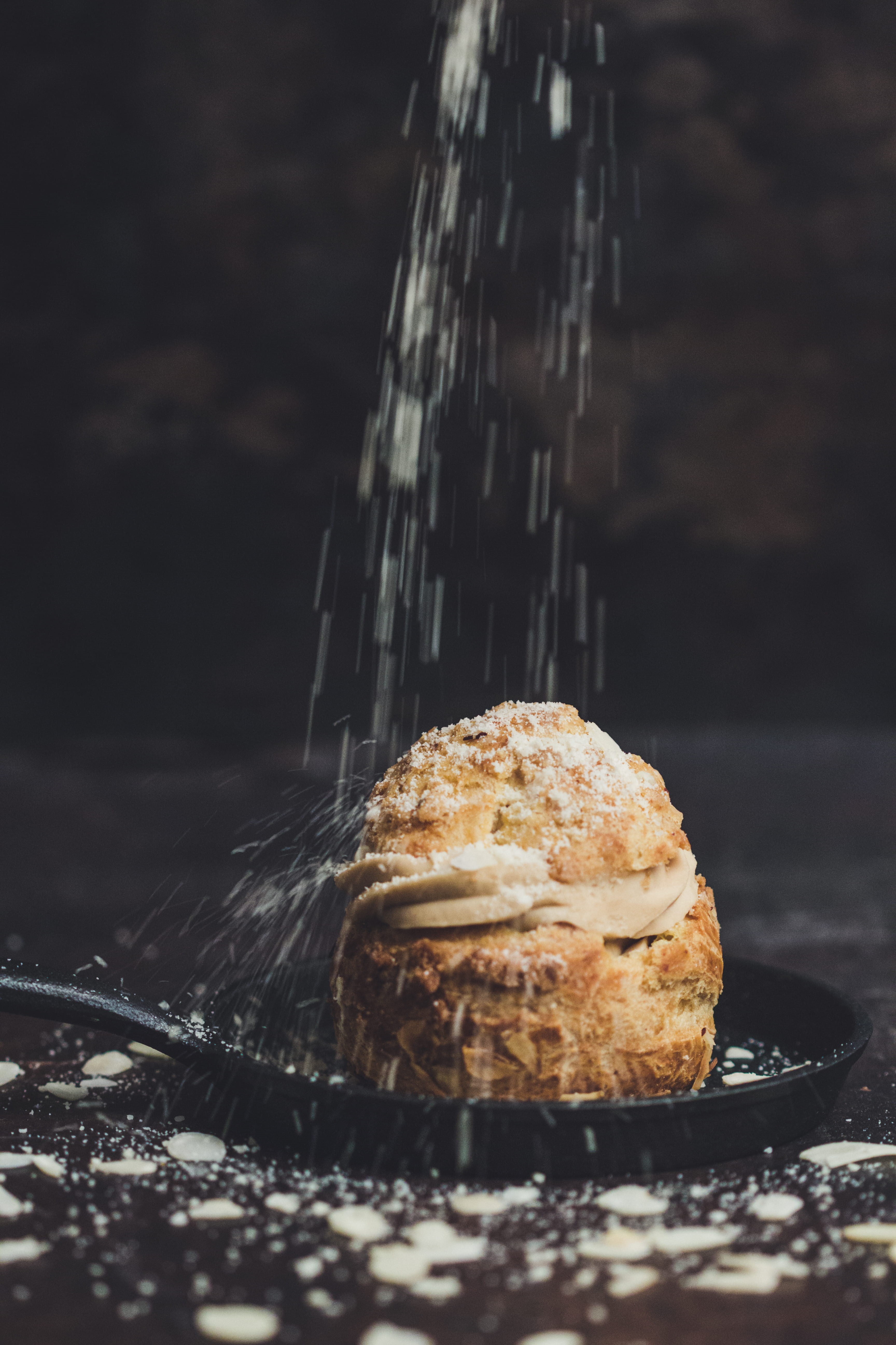 sprinkled, skillet, dessert, iron, snack, black, still life, choux, indoors, food, ready-to-eat, white, selective focus, break, bread, bun, nature, no people, Phone HD Wallpaper