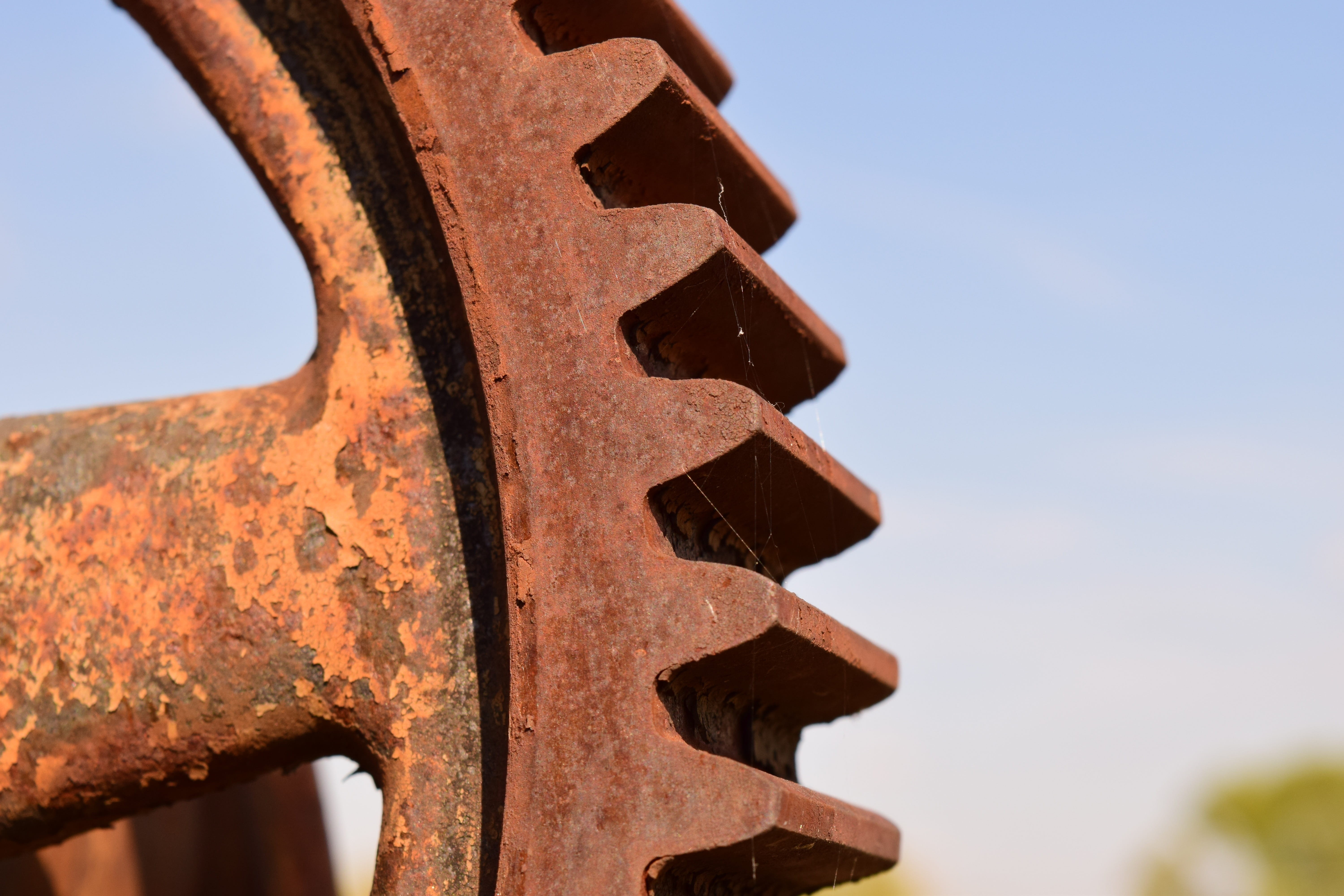 history, focus on foreground, iron, outdoors, wheel, close-up, machine, greeting card, machinery, steel, weathered, nature, no people, transmission, equipment, HD Wallpaper