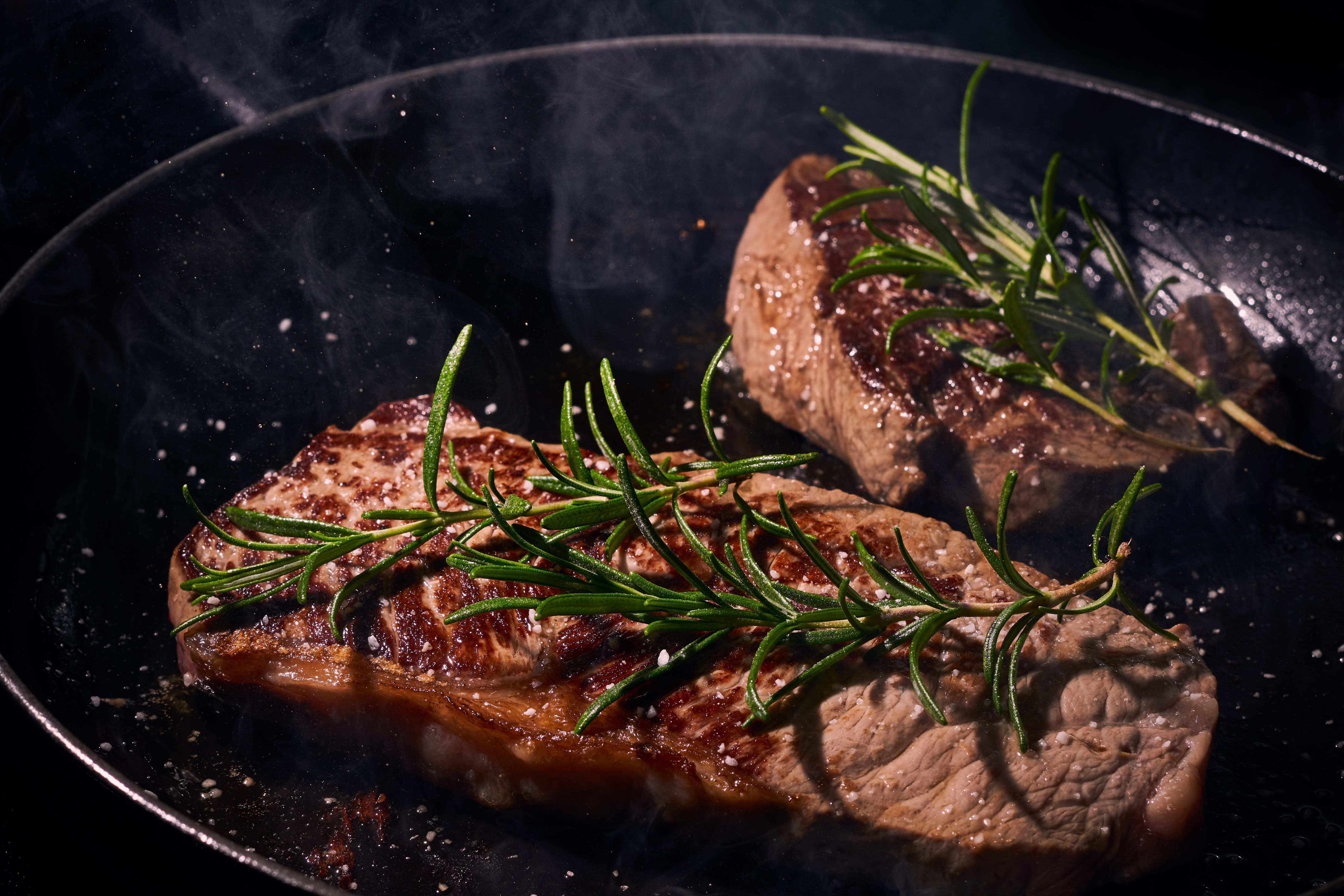 cook, food and drink, garnish, herb, roast beef, meat, temptation, dinner, ready-to-eat, pan, indoors, steak, grillpfanne, pepper, red meat, beef, vegetable, HD Wallpaper