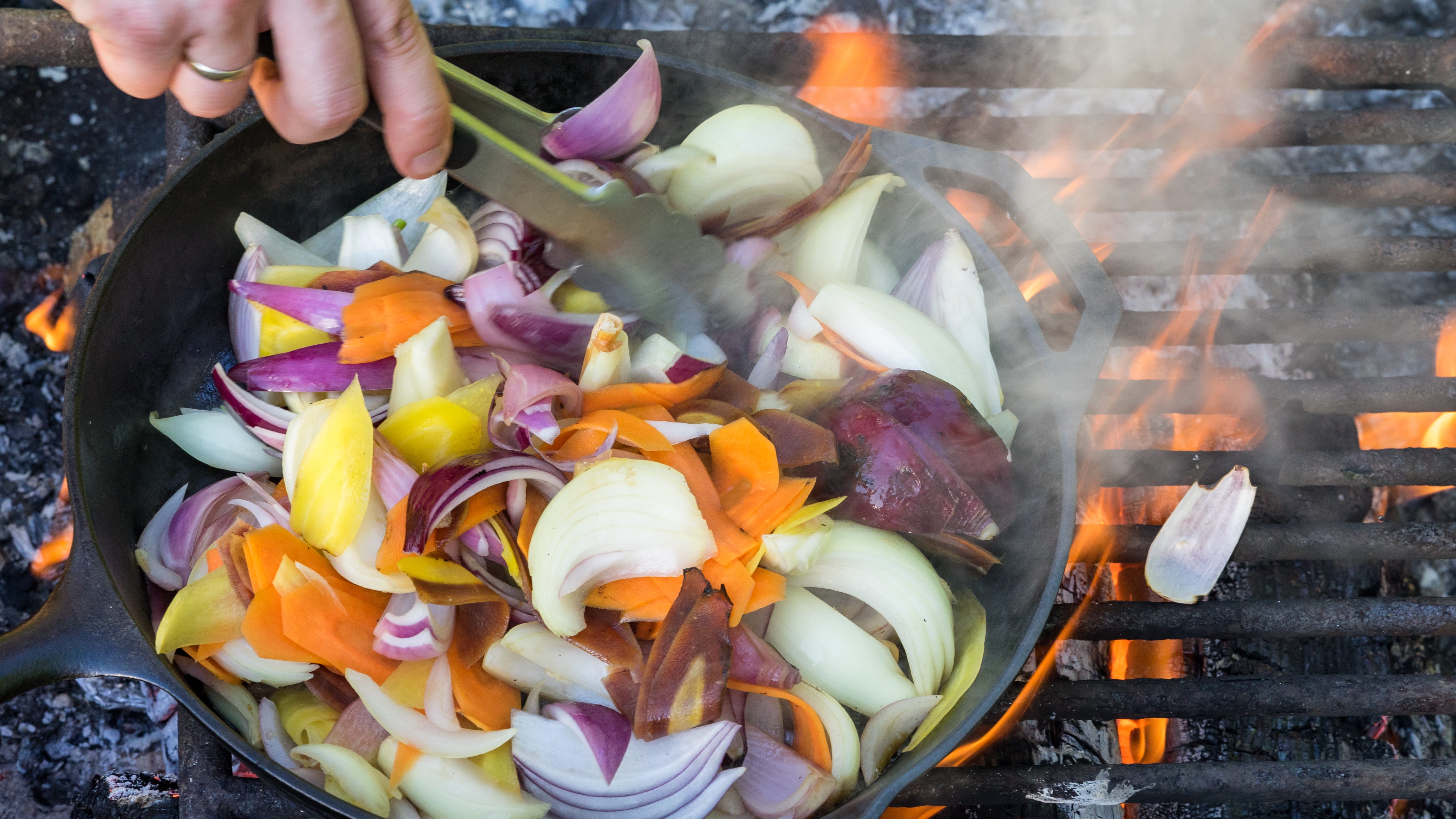 onion, smoke - physical structure, holding, body part, day, preparation, human hand, preparing food, food, cast iron skillet, campfire, united states, fire, HD Wallpaper
