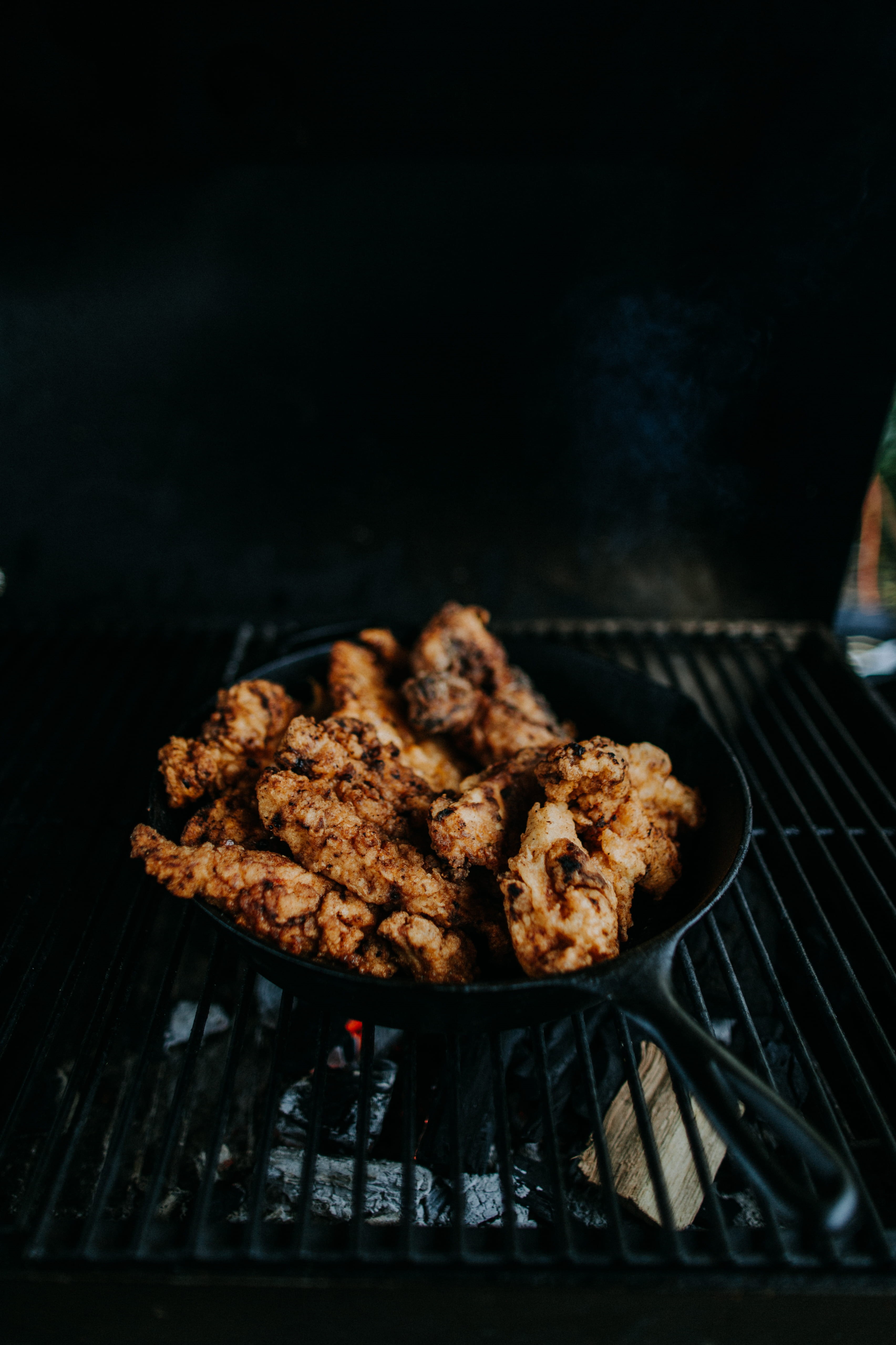iron, cast, unhealthy eating, meat, heat - temperature, fried chicken, skillet, studio shot, focus on foreground, grill, food and drink, cast iron, food, Phone HD Wallpaper