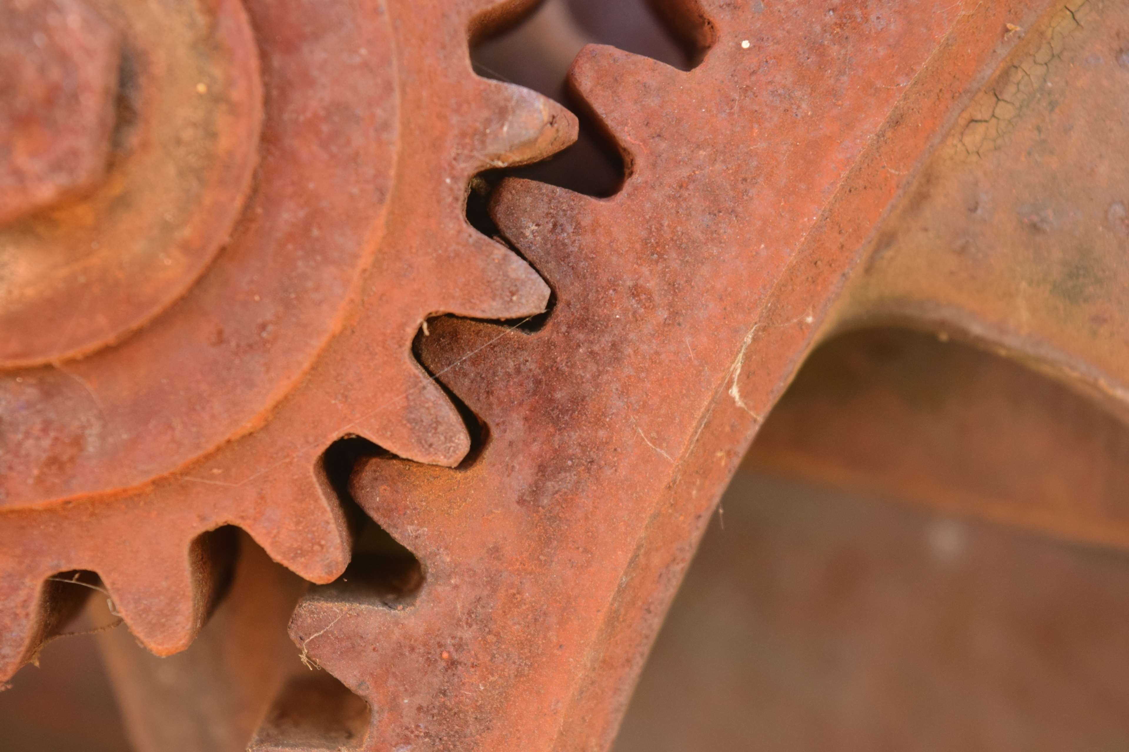 gear, pattern, wheel, machinery, nature, machine part, rusty, function, machine, wrought iron, teeth, sunlight, no people, greeting card, running smoothly, HD Wallpaper