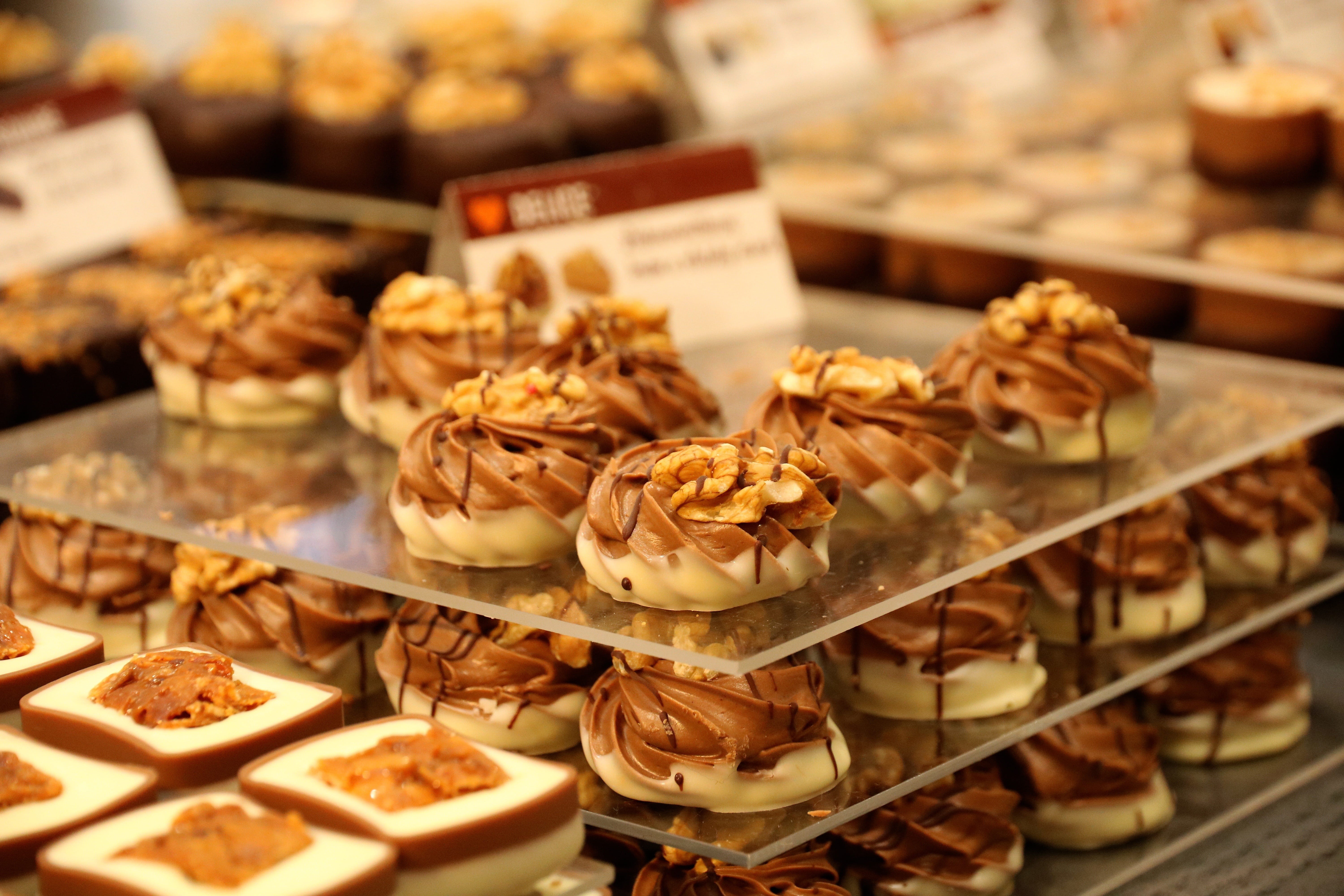no people, arrangement, 5K, variation, freshness, still life, temptation, sweet food, indoors, selective focus, dessert, retail display, close-up, confectioners, HD Wallpaper