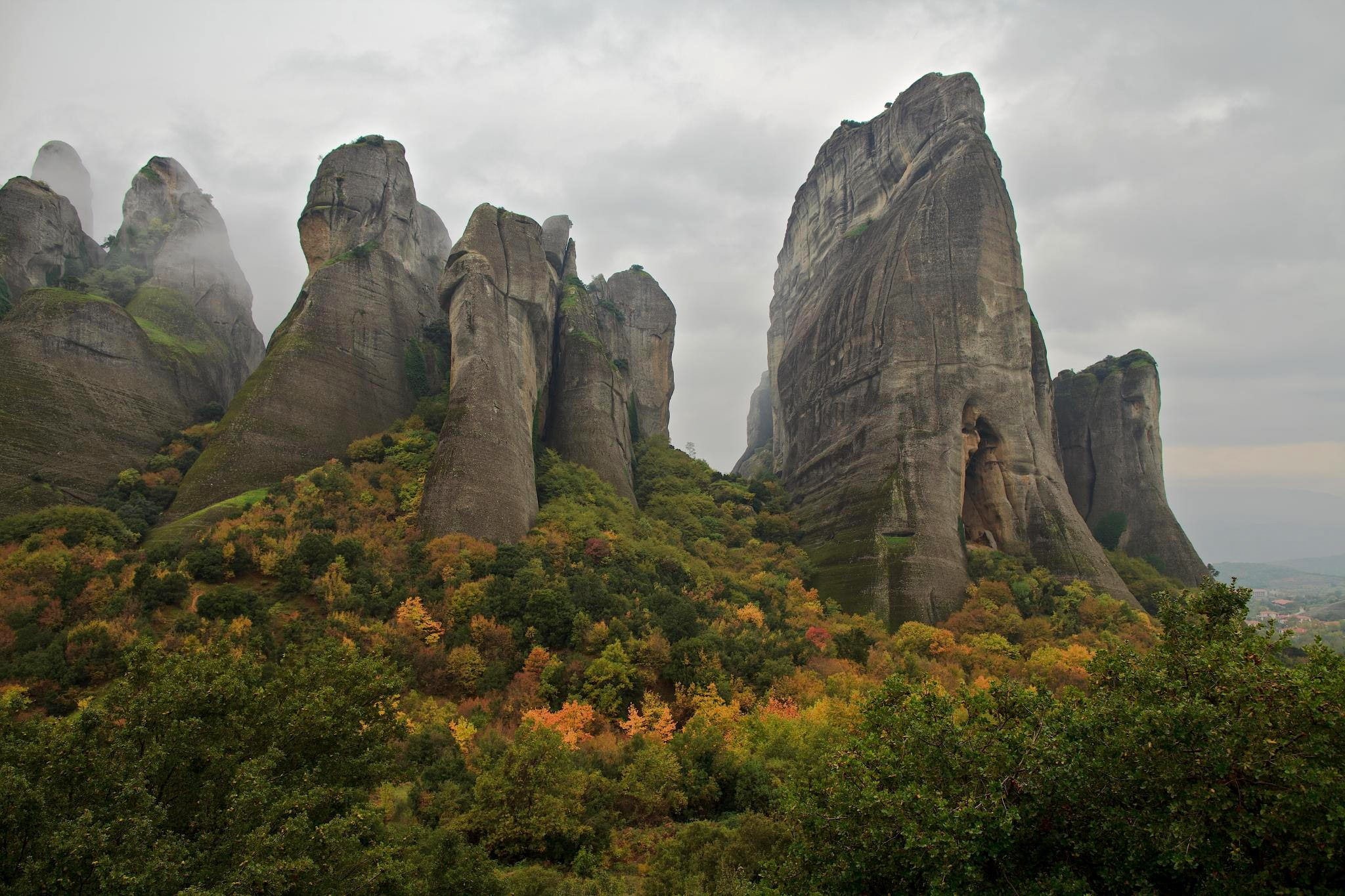 Autumn, trees, gray, sky, forest, rocks, 1080P, mountains, clouds, block, Meteora, fault, green, greece, HD Wallpaper