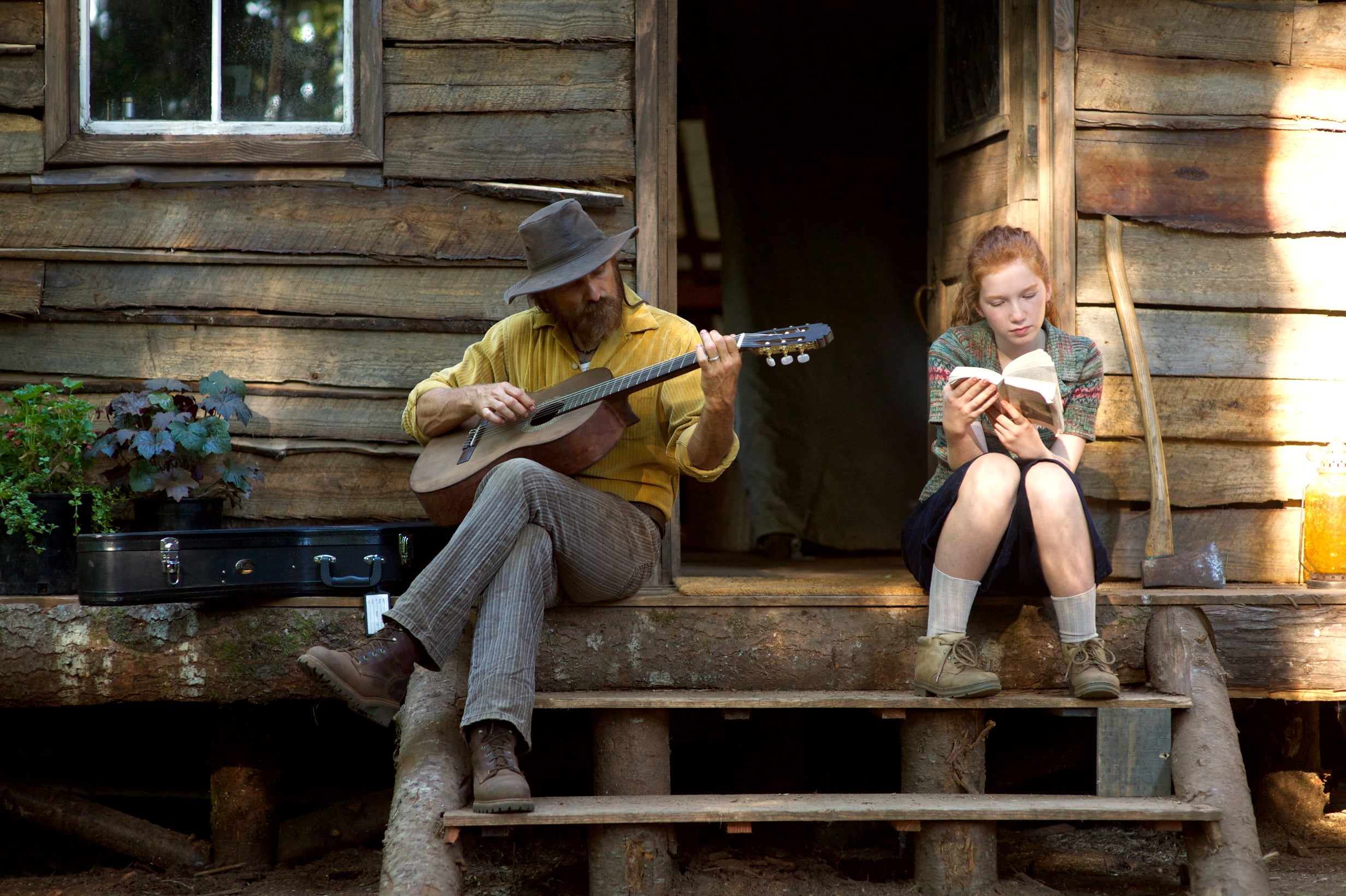 people, boys, cheerful, musician, playing, sitting, child, viggo mortensen, happiness, girls, two people, family, friendship, hobbies, outdoors, musical Instrument, HD Wallpaper