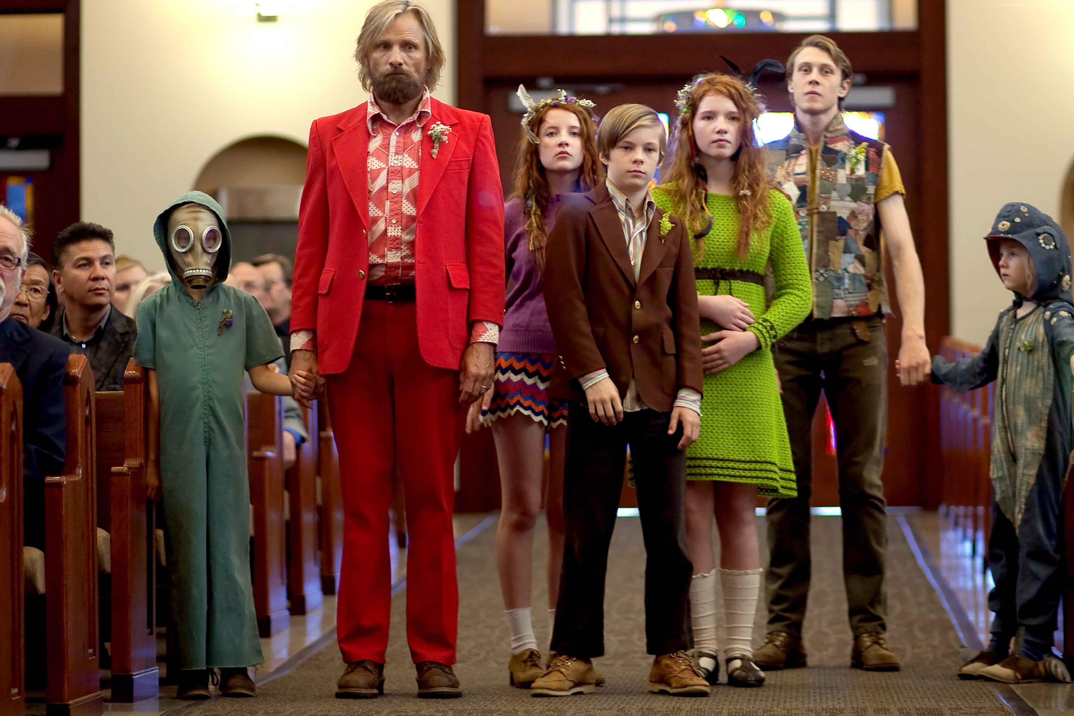 women, men, George MacKay, girls, medium group of people, best movies, teenager, smiling, 2K, young women, togetherness, standing, Captain Fantastic, mature adult, HD Wallpaper