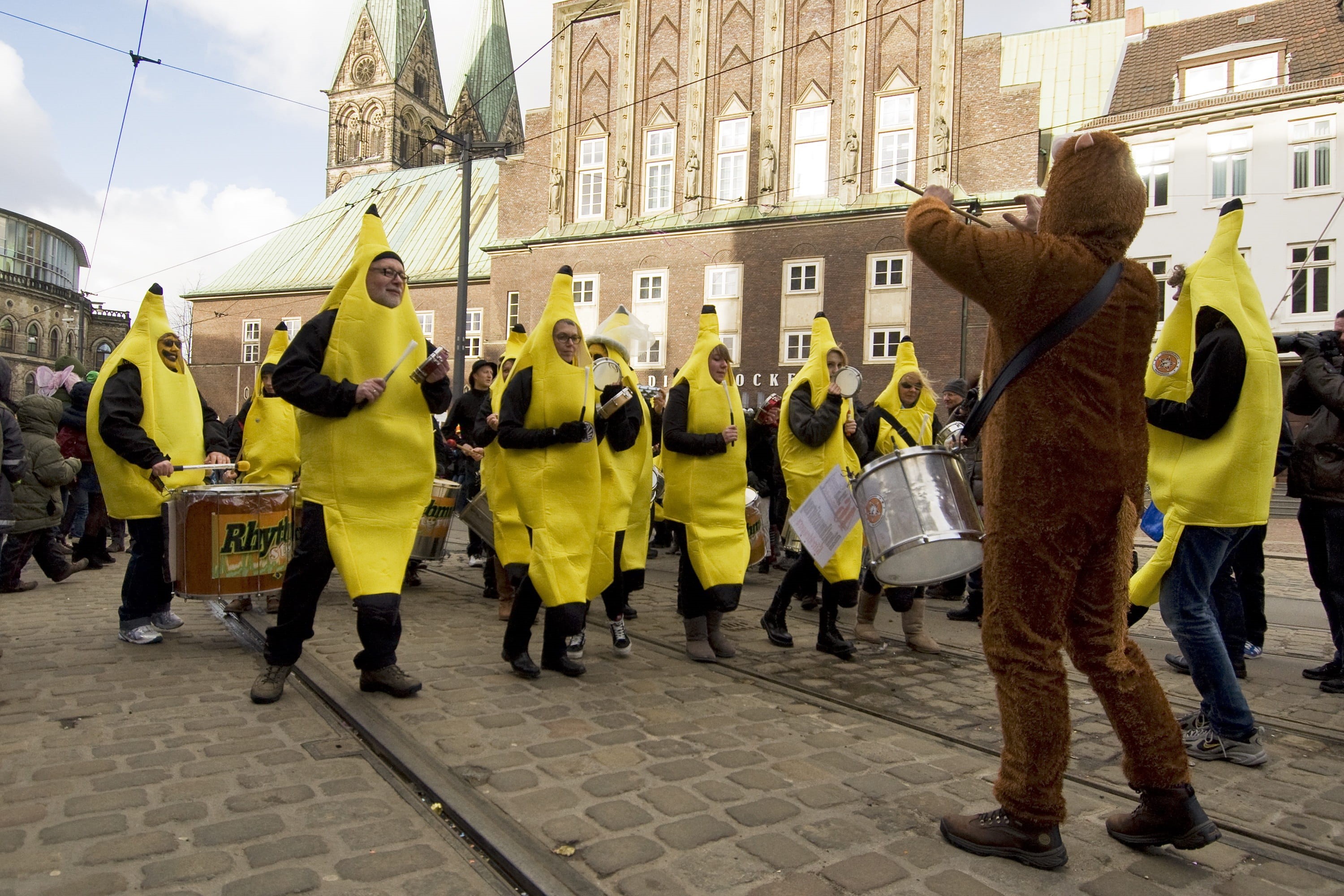 music, yellow, law, large group of people, women, men, celebrate, from, carnival, group of people, government, hanseatic city, uniform, colorful, event, HD Wallpaper