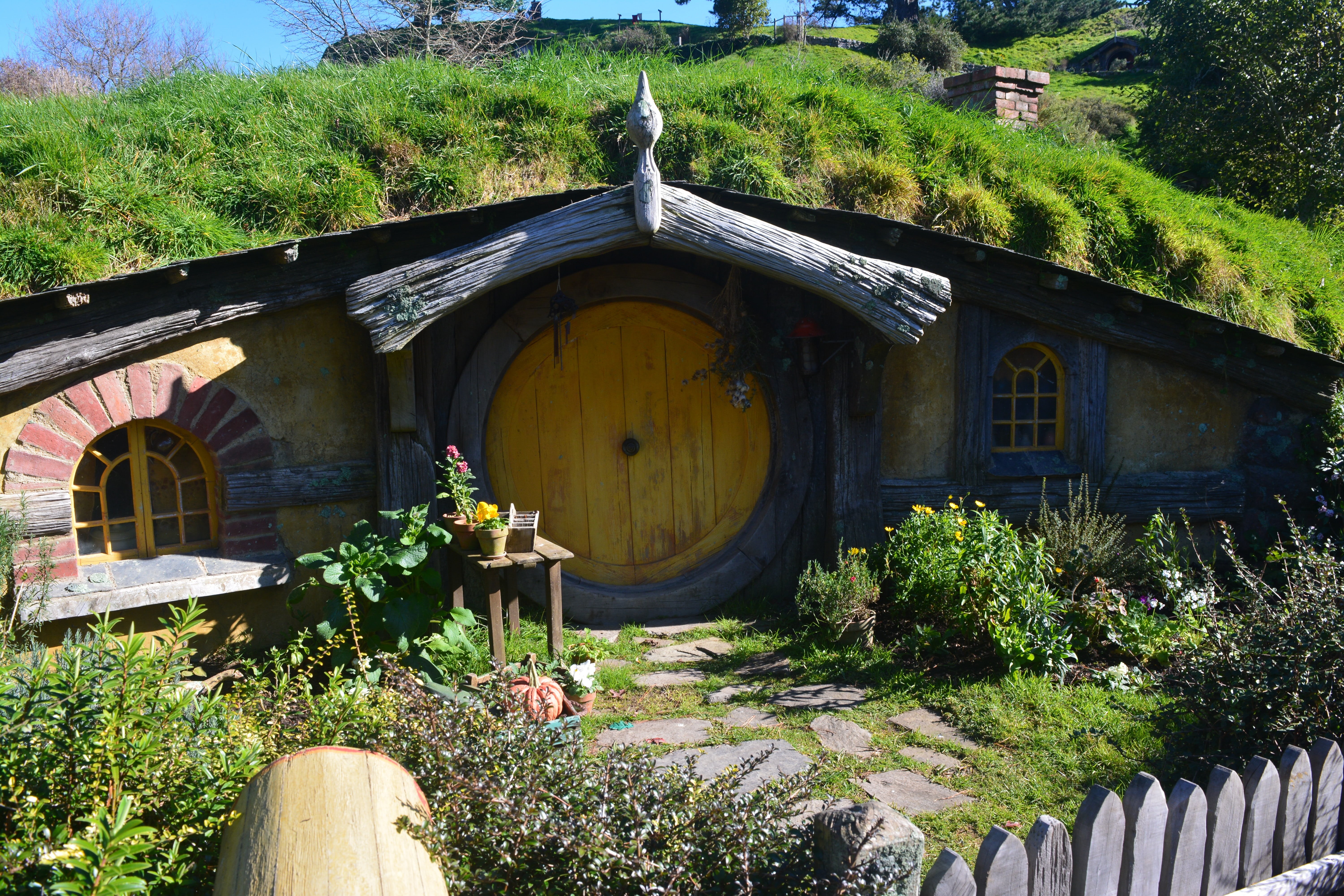 flowering plant, lord, built structure, hobbit, the hobbit, grass, building exterior, the rings, house, outdoors, no people, green color, the hobby, flower, HD Wallpaper