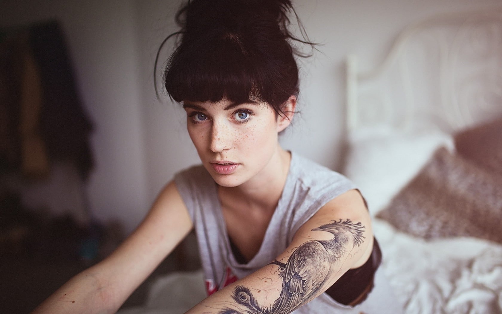 bedroom, individuality, adult, body adornment, hair, portrait, young adult, bed, lifestyles, brown hair, arts culture and entertainment, hipster - person, HD Wallpaper