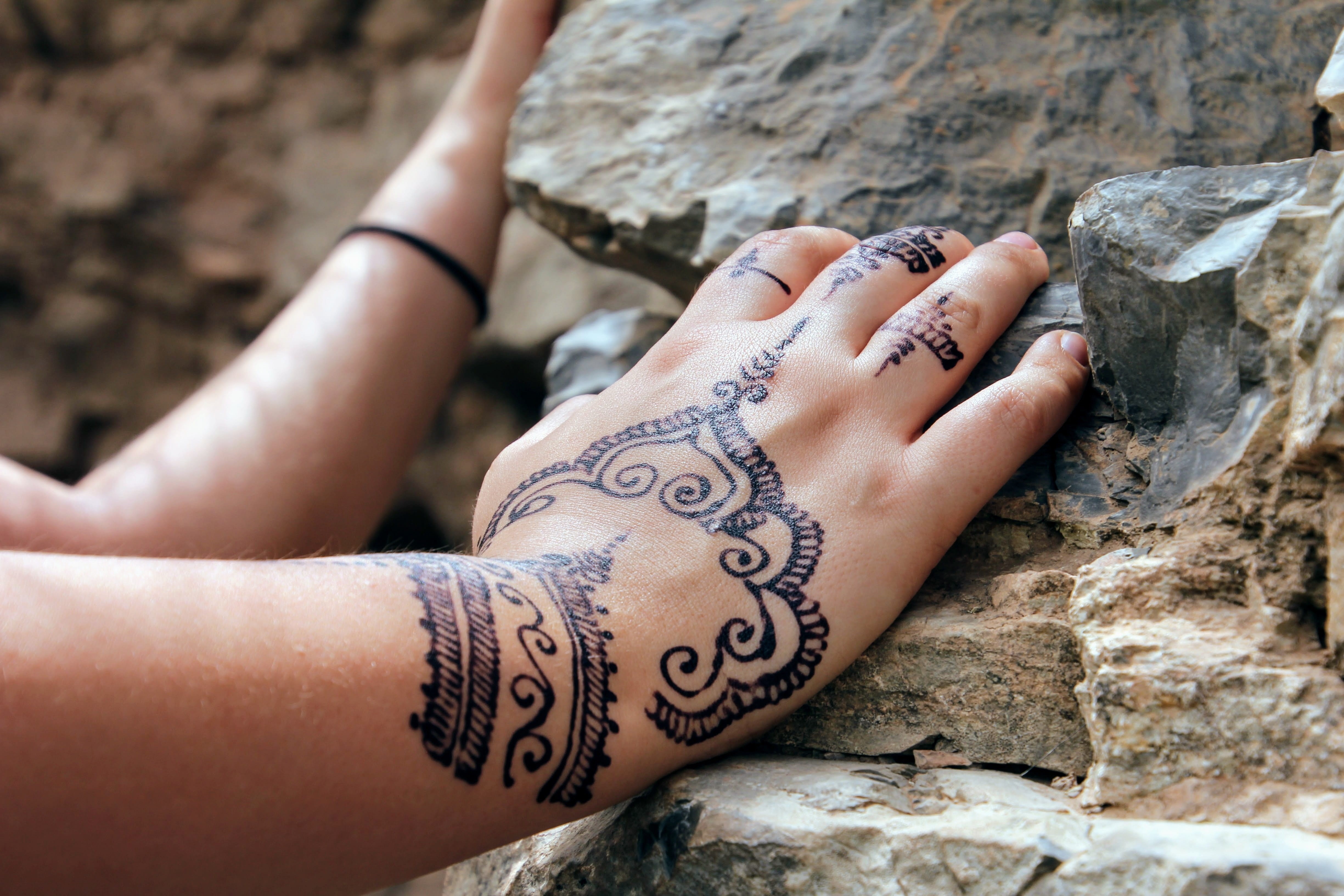 Hand, 4K, human arm, human body part, ornament, art and craft, women, females, people, rock - object, close-up, young adult, Painting, rock, creativity, HD Wallpaper