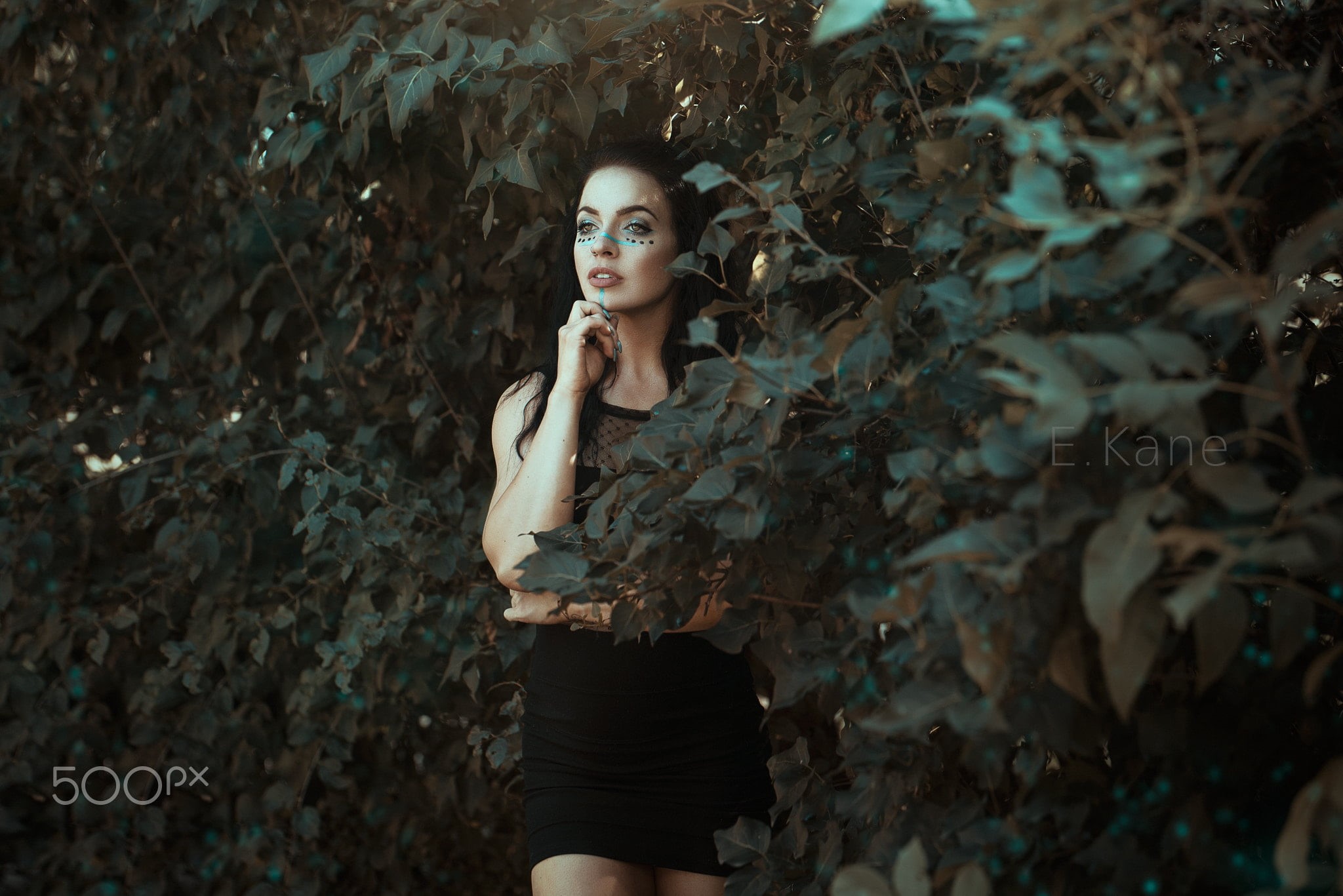 beautiful woman, nature, beauty, adult, 1080P, front view, hairstyle, women outdoors, women, plants, outdoors, three quarter length, plant, looking at camera, HD Wallpaper