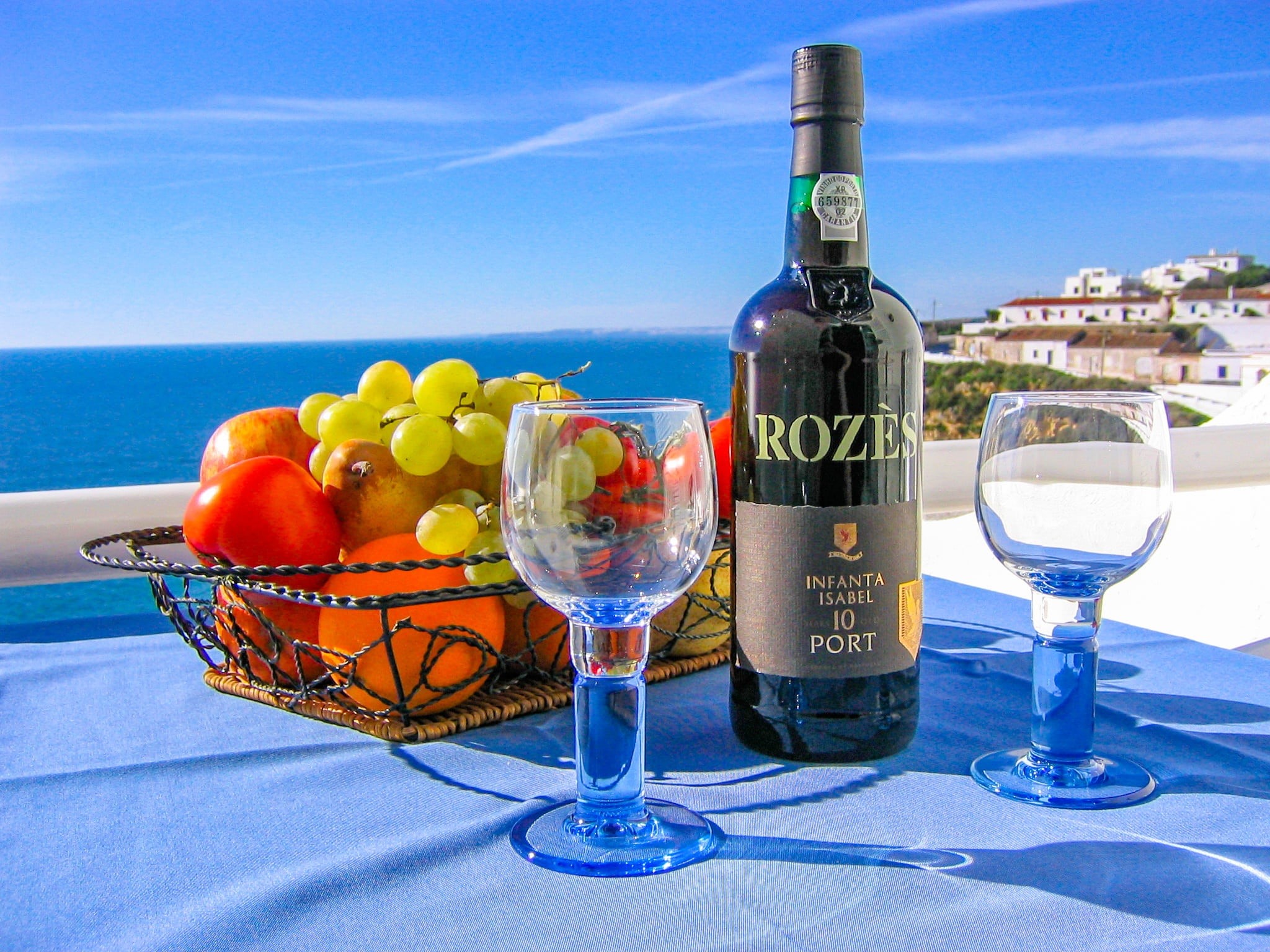 freshness, wineglass, mood, beach, relax, blue, healthy eating, water, food and drink, refreshment, relaxation, napkin, food, rest, red, container, liquid, HD Wallpaper