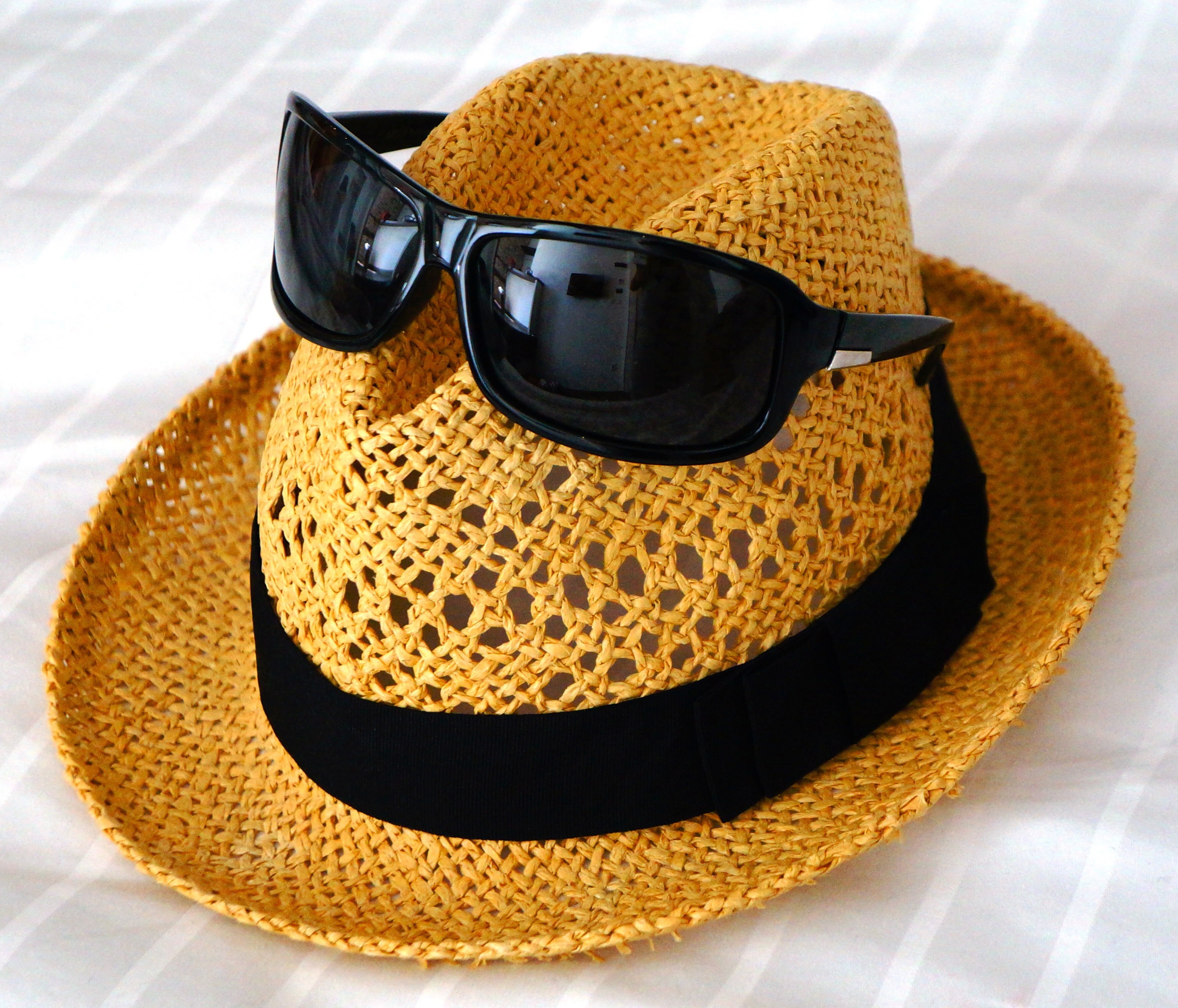 crockery, sunglasses, straw, high angle view, freshness, straw hat, sun, shades, indoors, clothing, food, protection, happiness, refreshment, drink, summer, HD Wallpaper