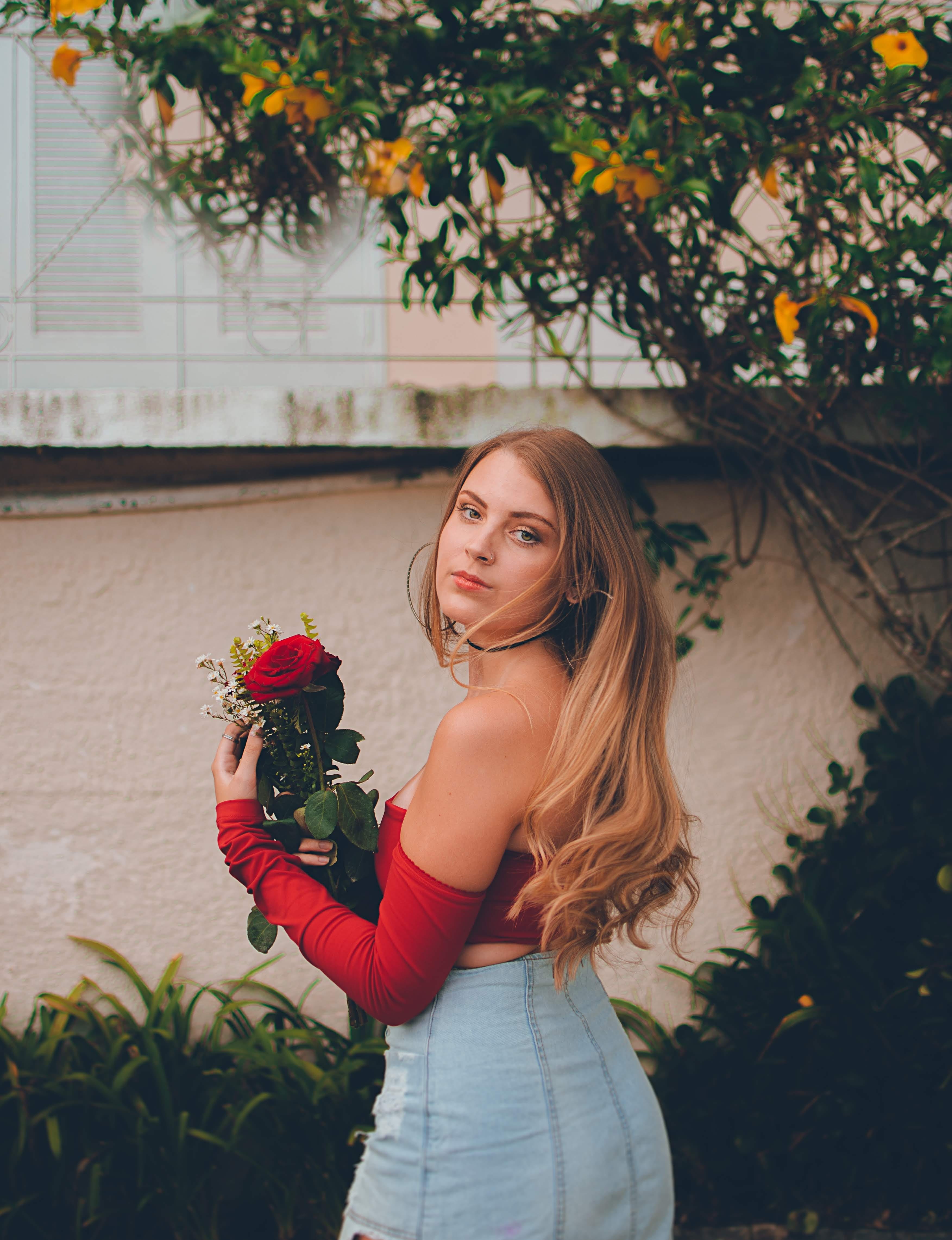 flower head, blond hair, posing, female, photoshoot, long hair, rose, close-up, fashion, casual, real people, beautiful, model, top, plant, fashionable, Phone HD Wallpaper