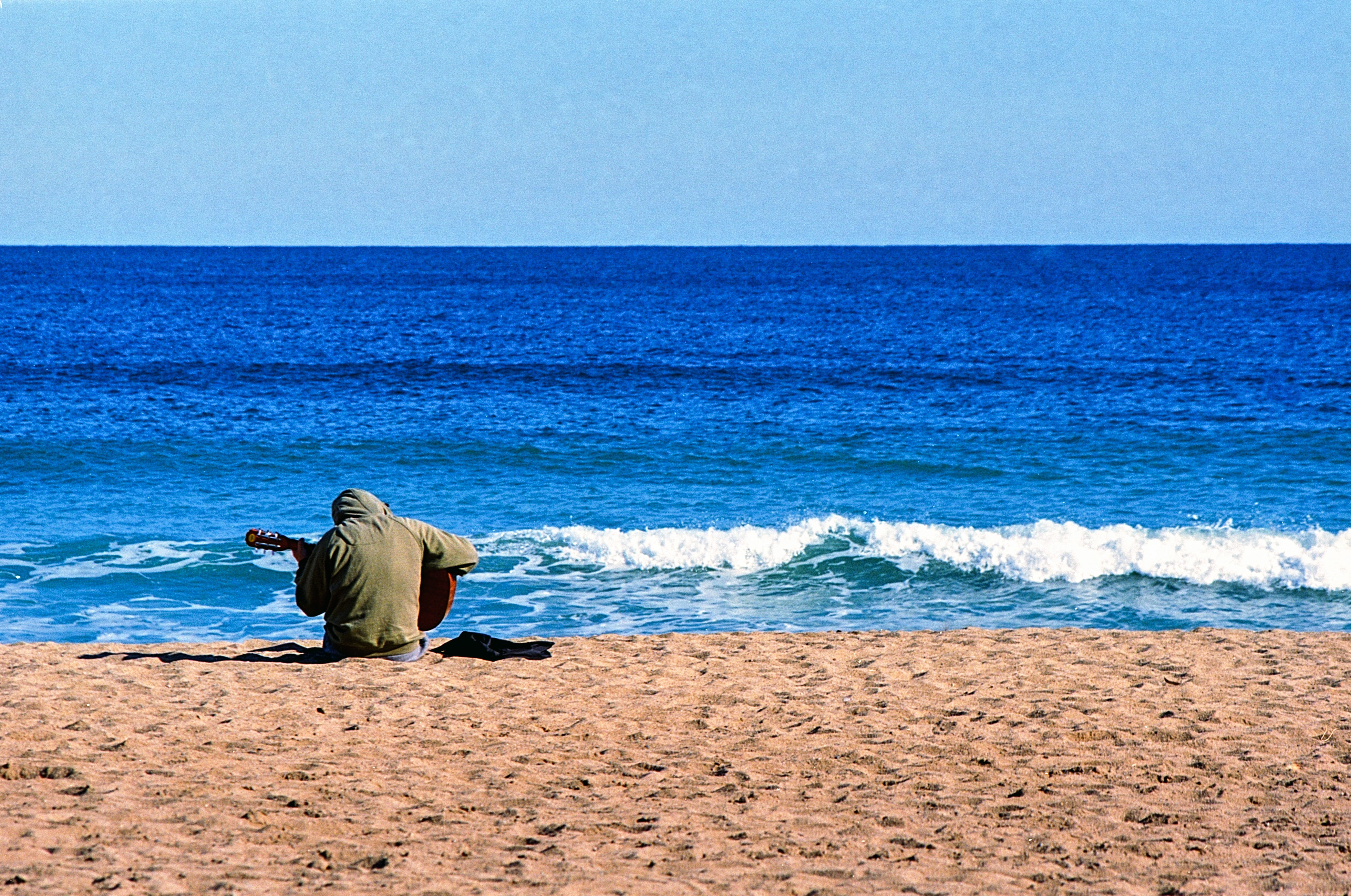 relax, sky, near, nature, fun, dress, land, real people, lifestyle, idyllic, rear view, water, musician, adult, one animal, Guitarist, sea, male, sand, HD Wallpaper